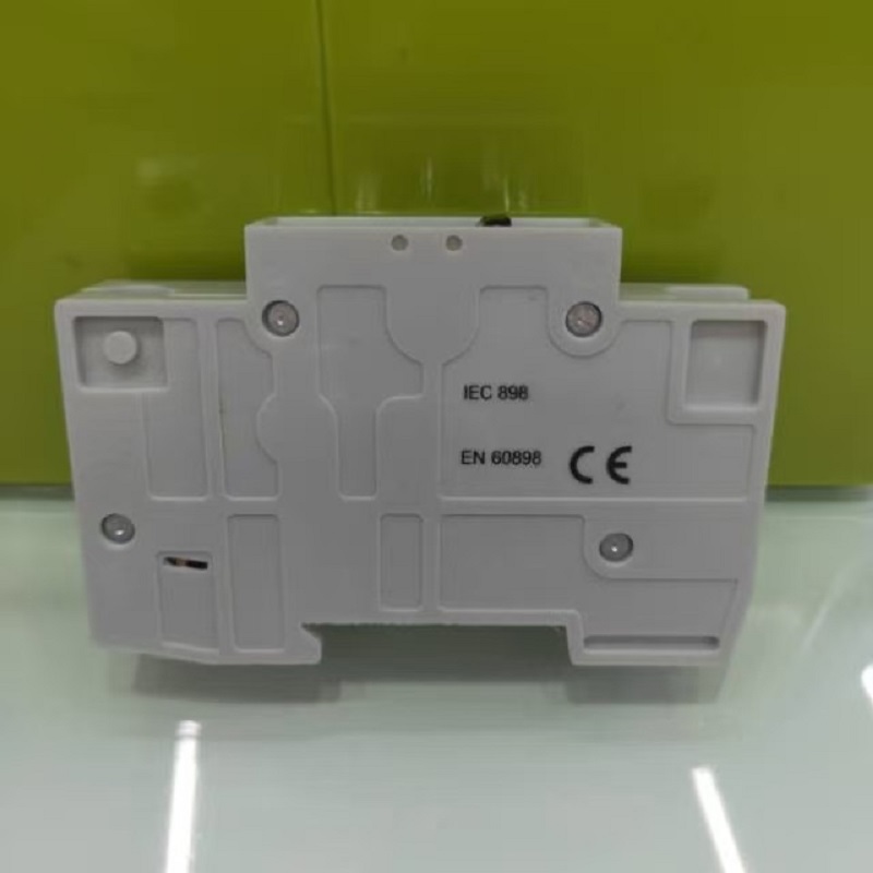 白色断路器 家用配电箱专用漏电保护