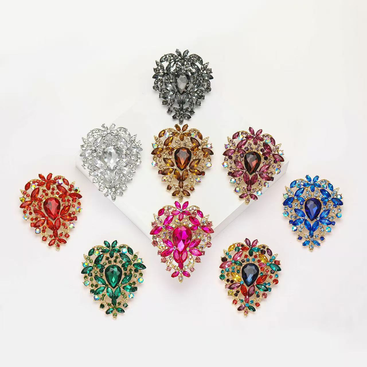 European and American cross-border retro alloy rhinestone large glass brooch, luxurious and high-end women's clothing brooch accessory pin