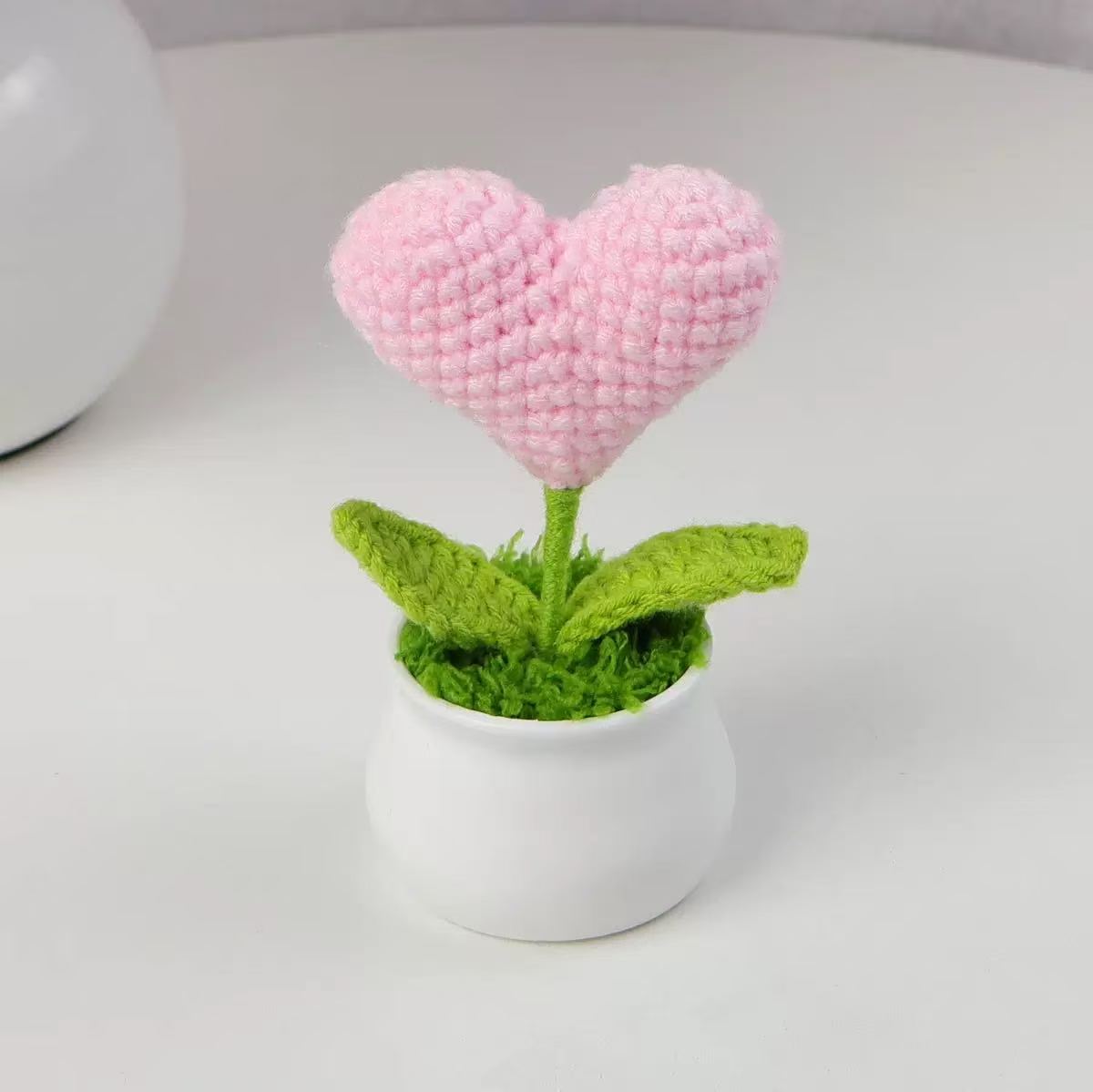 Heart-shaped red crochet heart-shaped flowers with green leaf flowerpots, woolen bouquets, knitted mini flowers, crochet decoration Item Picture