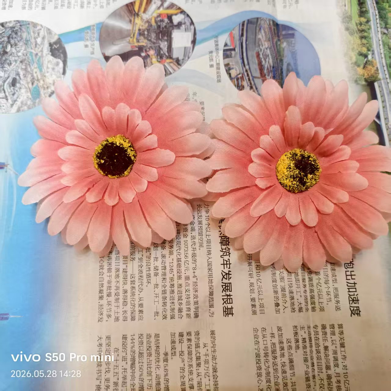 Factory direct sales of artificial plastic, handcrafted flowers, African chrysanthemum heads, artificial flowers, silk flowers, DIY bouquets, indoor and outdoor decorative flowers Item Picture