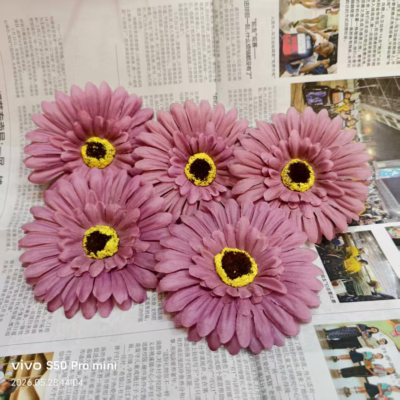 Factory direct sales of artificial plastic, handmade flowers, chrysanthemums, chrysanthemum heads, artificial flowers, silk flowers, DIY bouquets, indoor and outdoor decorative flowers Item Picture