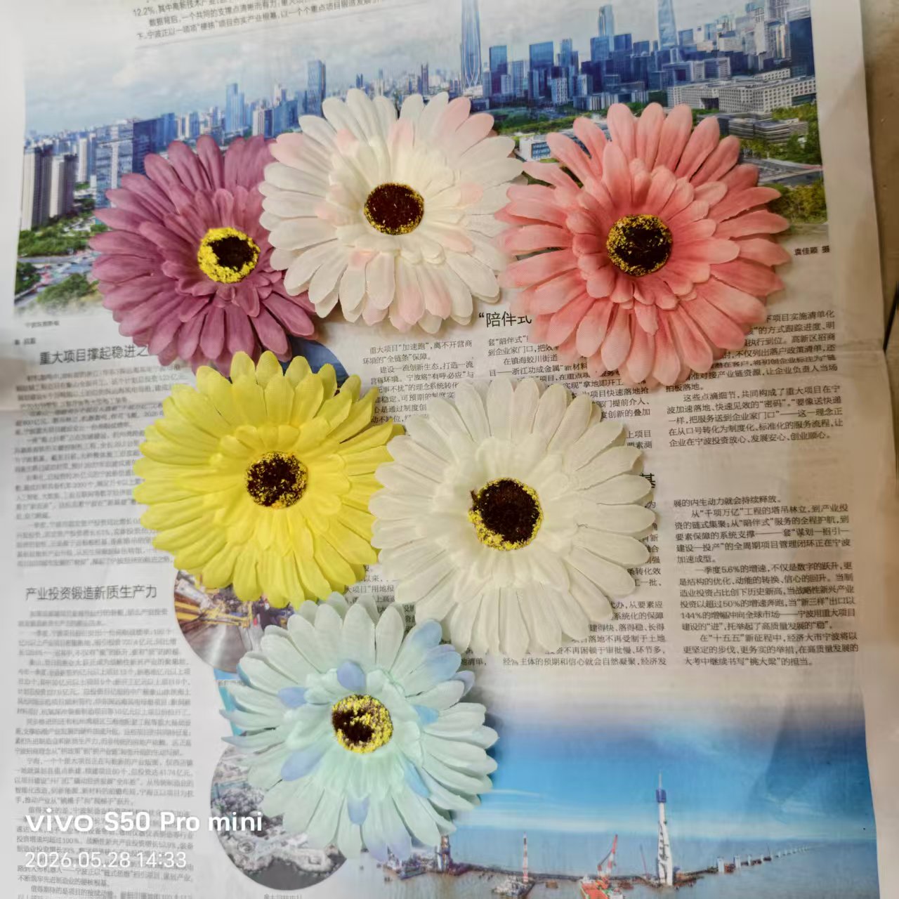 Factory direct sales of artificial plastic, handmade flowers, chrysanthemums, chrysanthemum heads, artificial flowers, silk flowers, DIY bouquets, indoor and outdoor decorative flowers