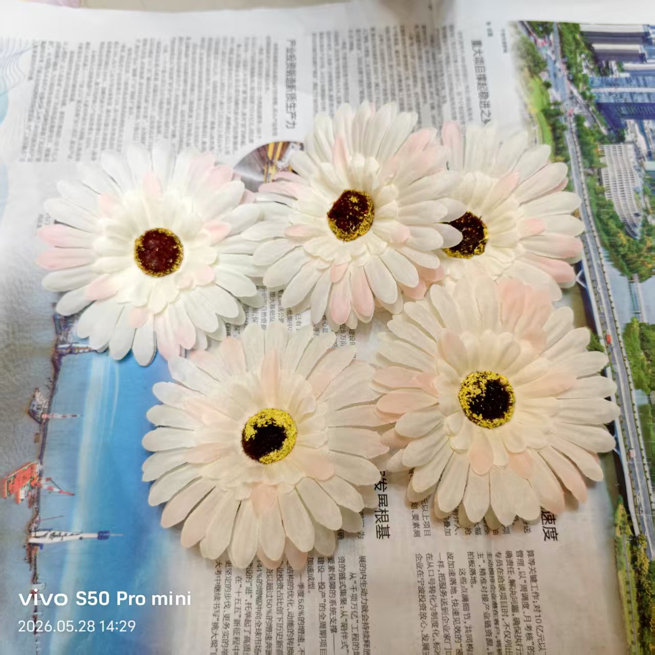 Factory direct sales of artificial plastic, handmade flowers, chrysanthemums, chrysanthemum heads, artificial flowers, silk flowers, DIY bouquets, indoor and outdoor decorative flowers Specification image