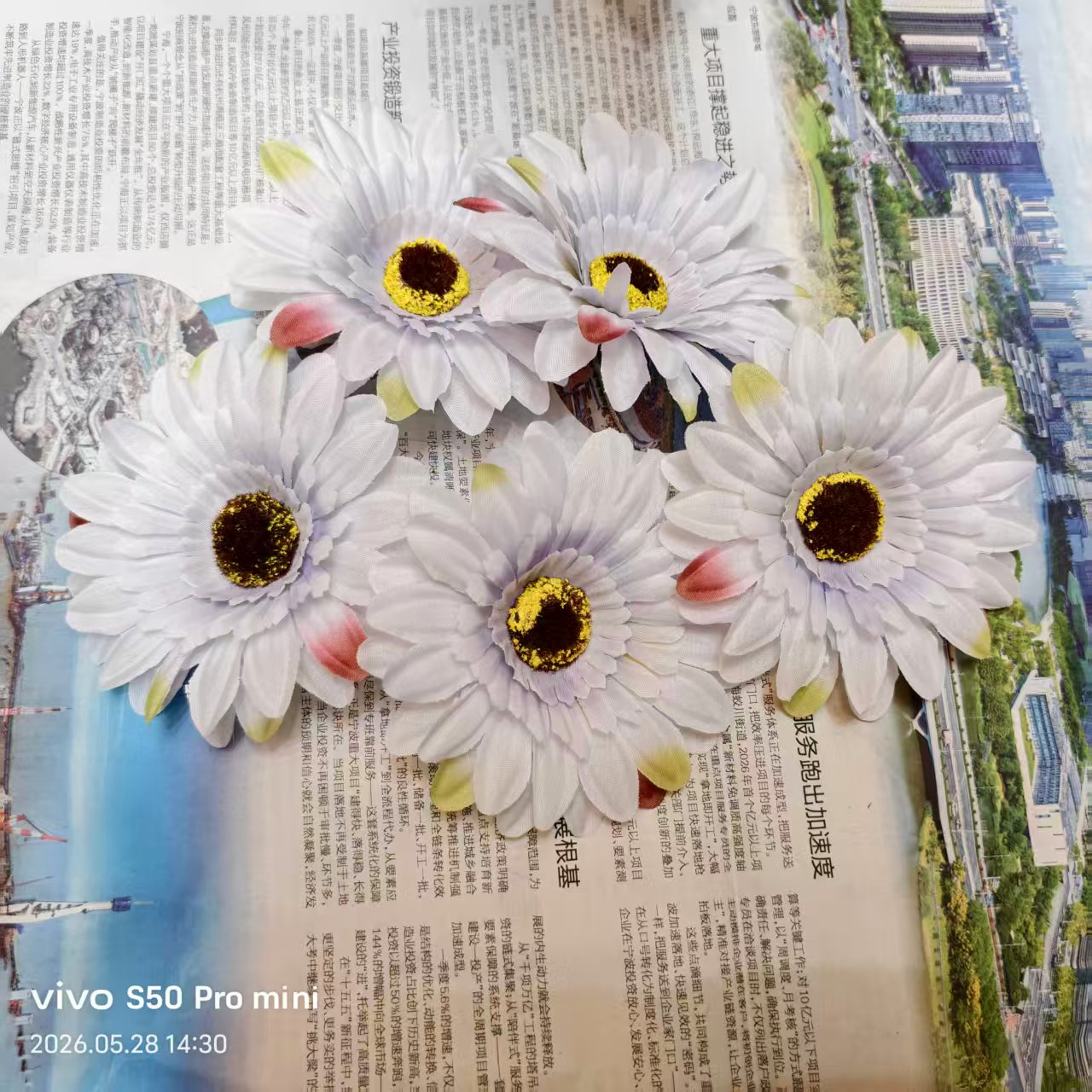 Factory direct sales of artificial plastic, handcrafted flowers, sunflowers, flower heads, artificial flowers, silk flowers, DIY bouquets, indoor and outdoor decorative flowers details Picture