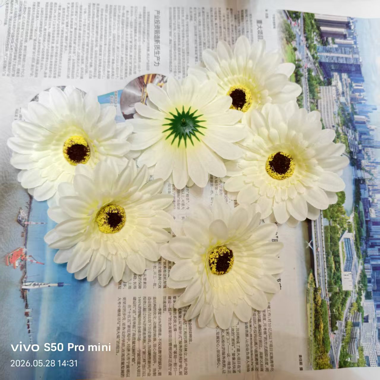 Factory direct sales of simulated plastic, artificial handcrafted flowers, flat chrysanthemum heads, fake flowers, silk flowers, DIY bouquets, indoor and outdoor decorative flowers Specification image
