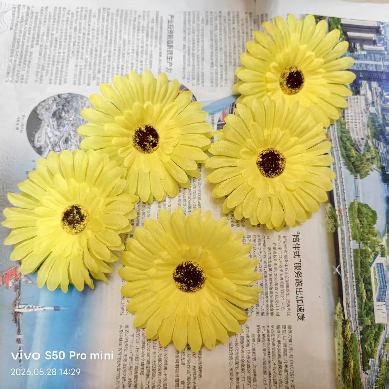 Factory direct sales of artificial plastic, handcrafted flowers, African chrysanthemum heads, artificial flowers, silk flowers, DIY bouquets, indoor and outdoor decorative flowers