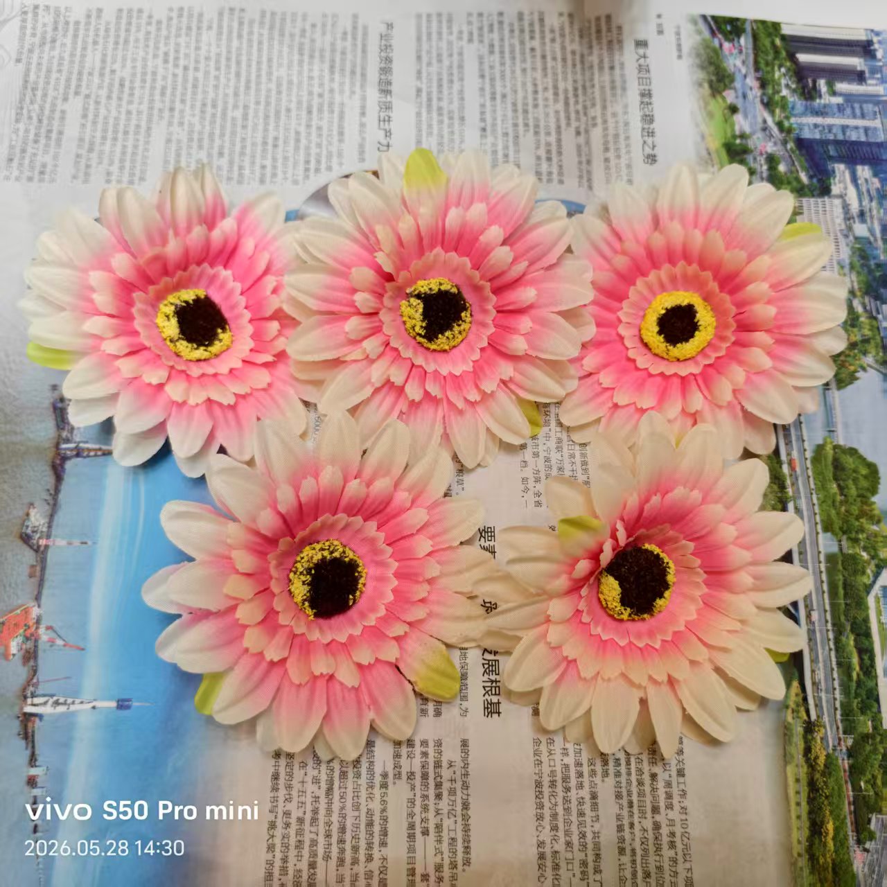 Factory direct sales of artificial plastic, handcrafted flowers, sunflowers, flower heads, artificial flowers, silk flowers, DIY bouquets, indoor and outdoor decorative flowers Item Picture