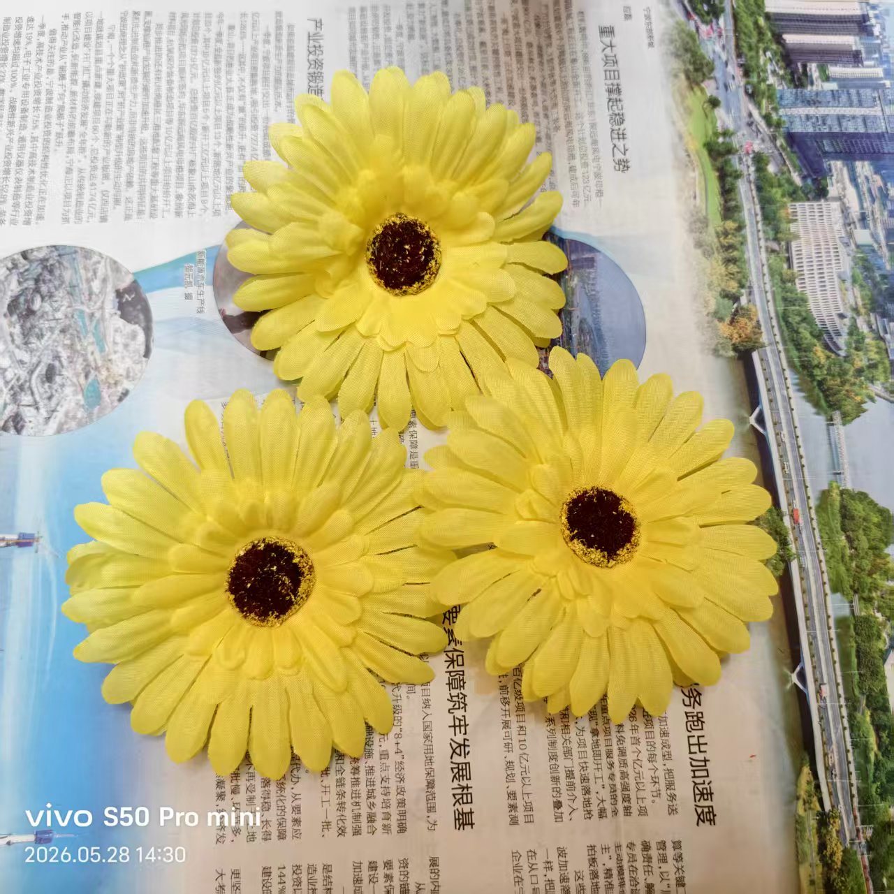 Factory direct sales of artificial plastic, handmade flowers, chrysanthemums, chrysanthemum heads, artificial flowers, silk flowers, DIY bouquets, indoor and outdoor decorative flowers details Picture