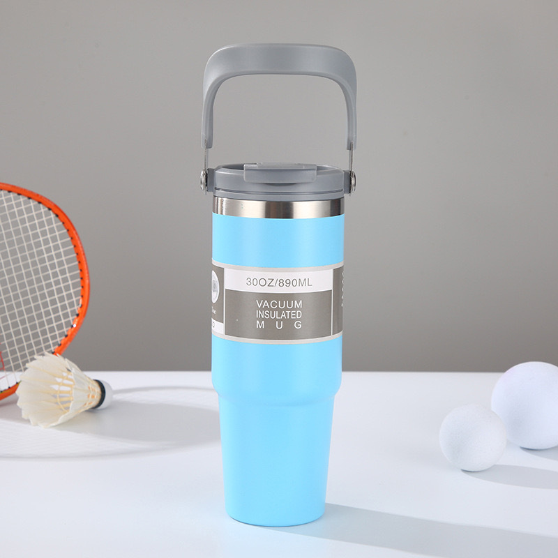 Portable car cup, sports water bottle, portable large-capacity insulated water bottle, leak-proof design, lightweight fitness water cup Application Scenario