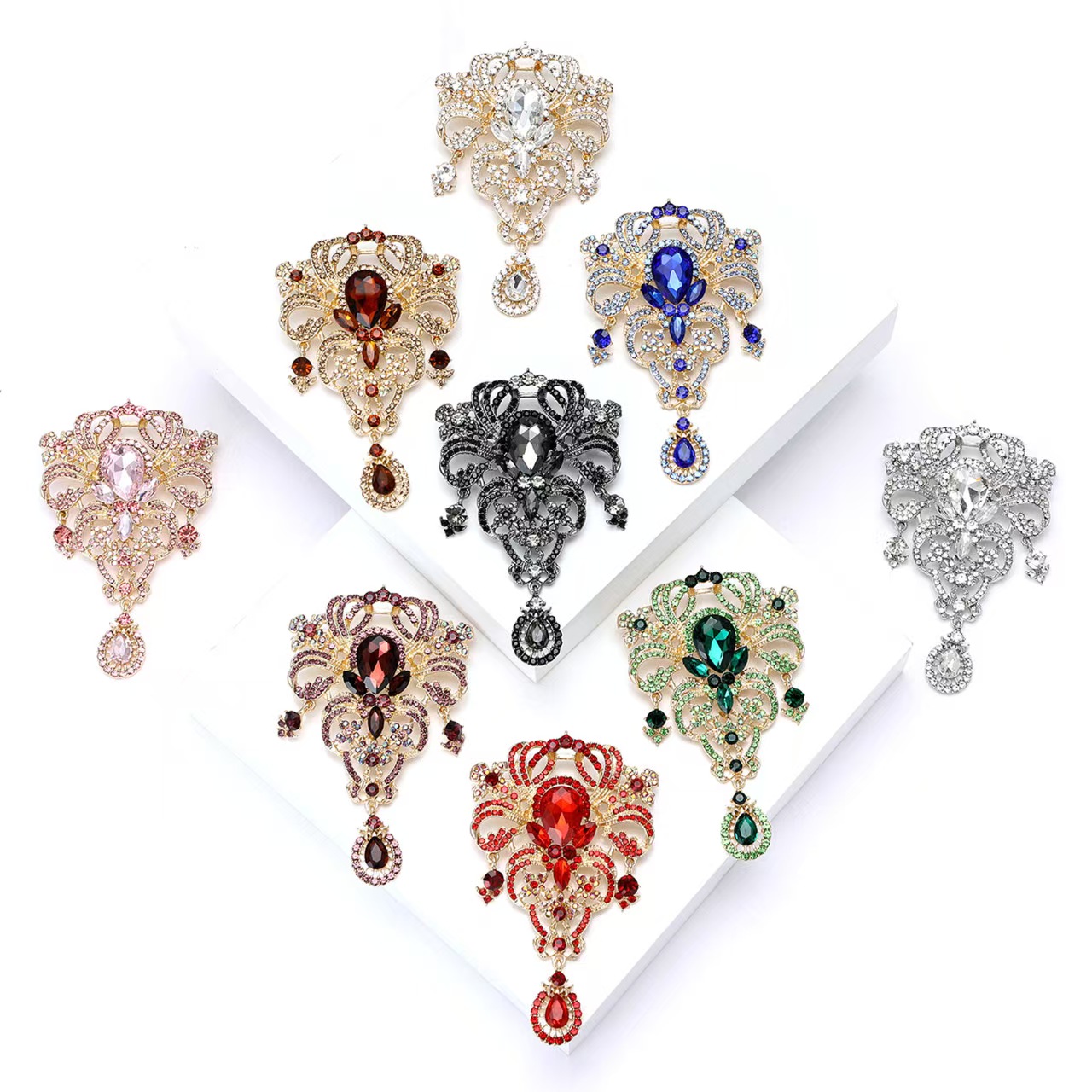 High-end, elegant and light luxury court pendant, large glass brooch, fashionable and elegant women's clothing, corsage accessory brooch