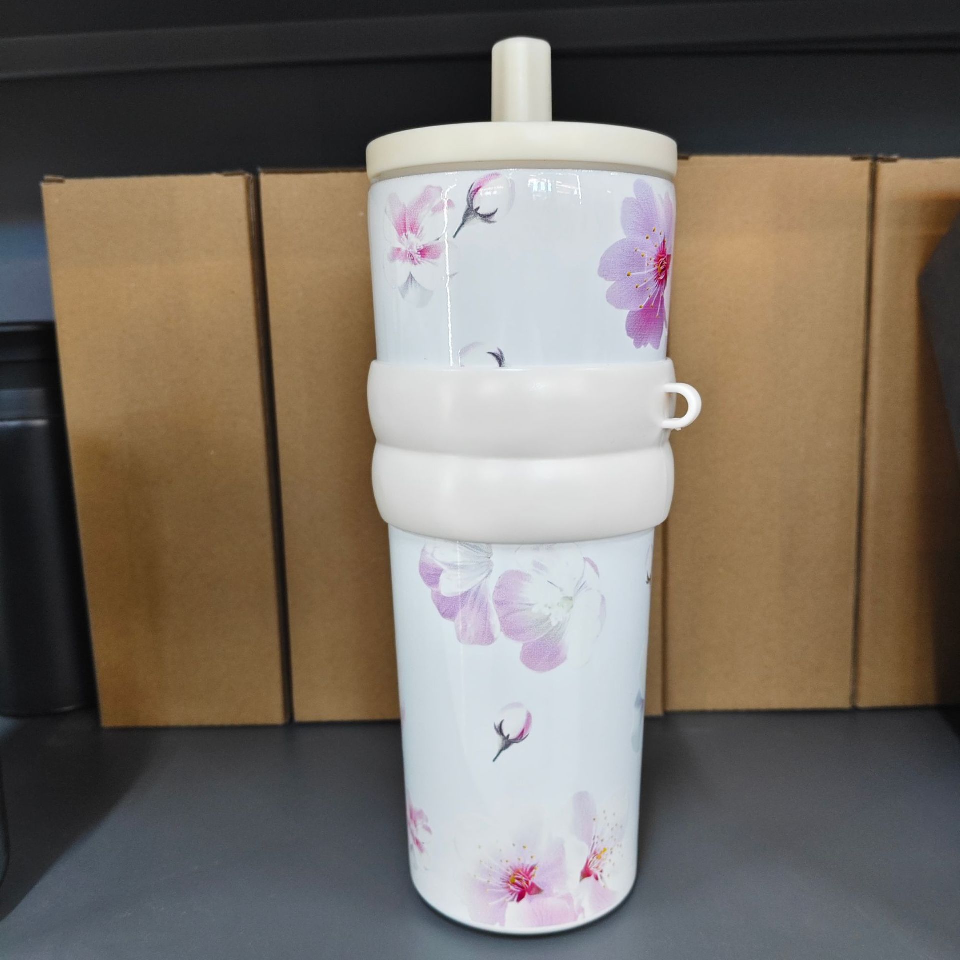 Cuatro diseños florales tazas de aislamiento blanco rosa negro azul pajita cordón acompañante regalos de mano graduación temporada negocios regalos corporativos tazas Item Picture
