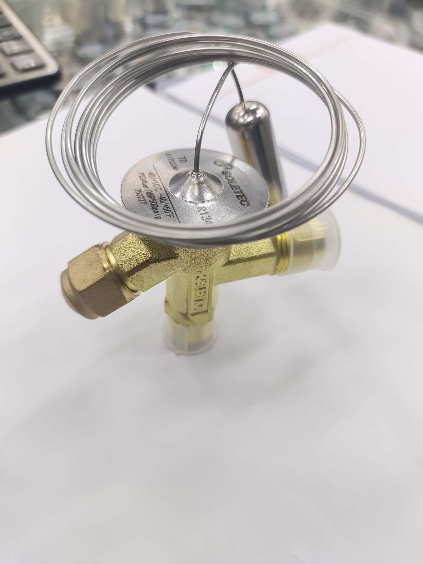 The internal and external balance of the ice maker's thermal expansion valve, the refrigeration unit's compressor, and the evaporator Specification image
