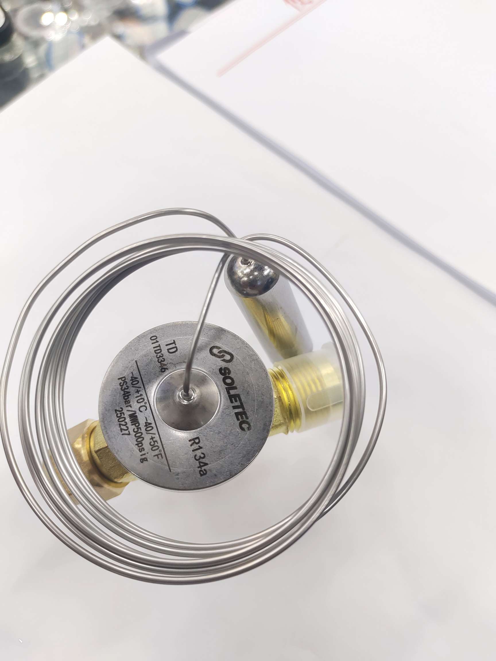 The internal and external balance of the ice maker's thermal expansion valve, the refrigeration unit's compressor, and the evaporator Item Picture
