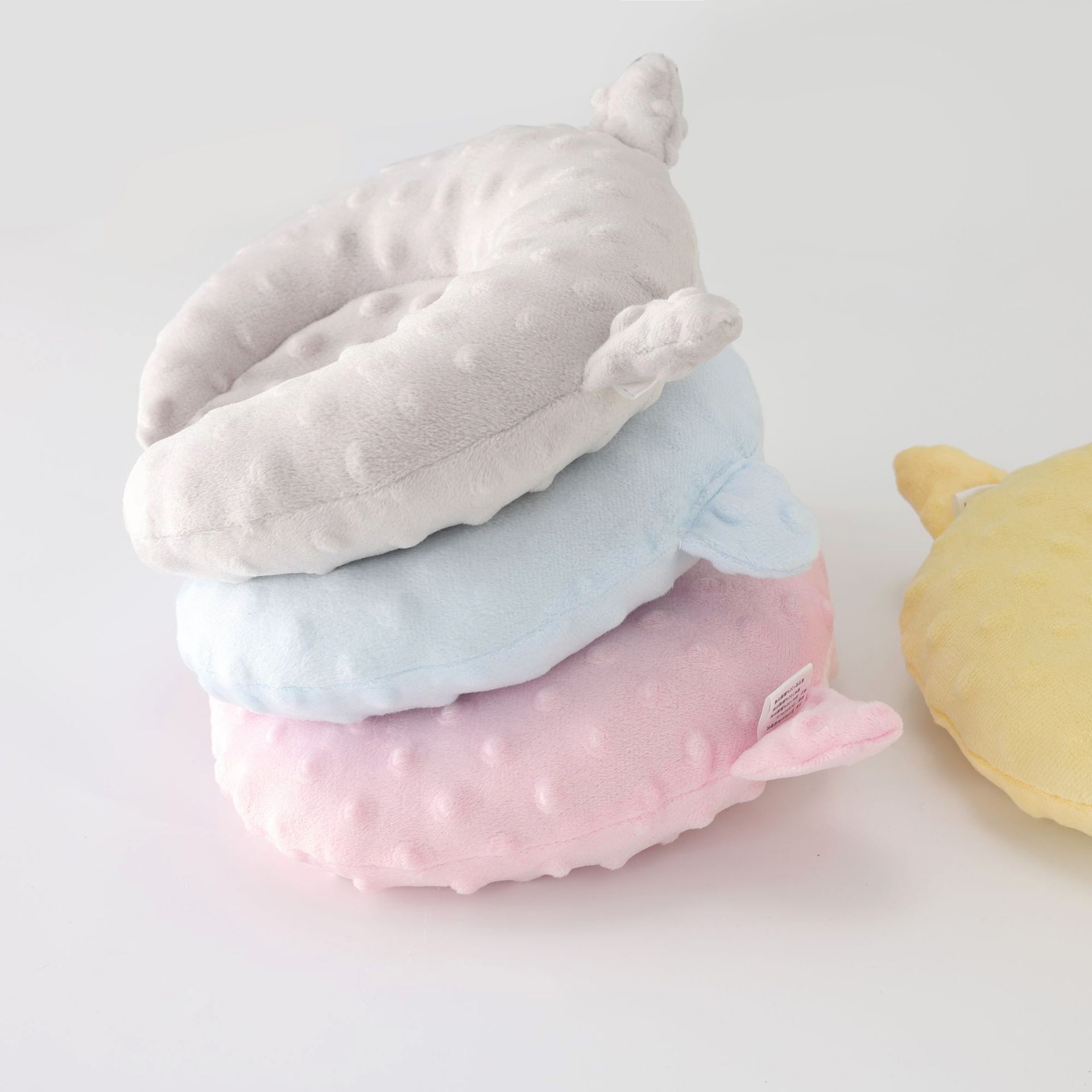 Factory direct sales of cross-border best-selling pet pillows, cat and dog pet plush toys, autumn and winter Doudou fleece pet supplies Application Scenario