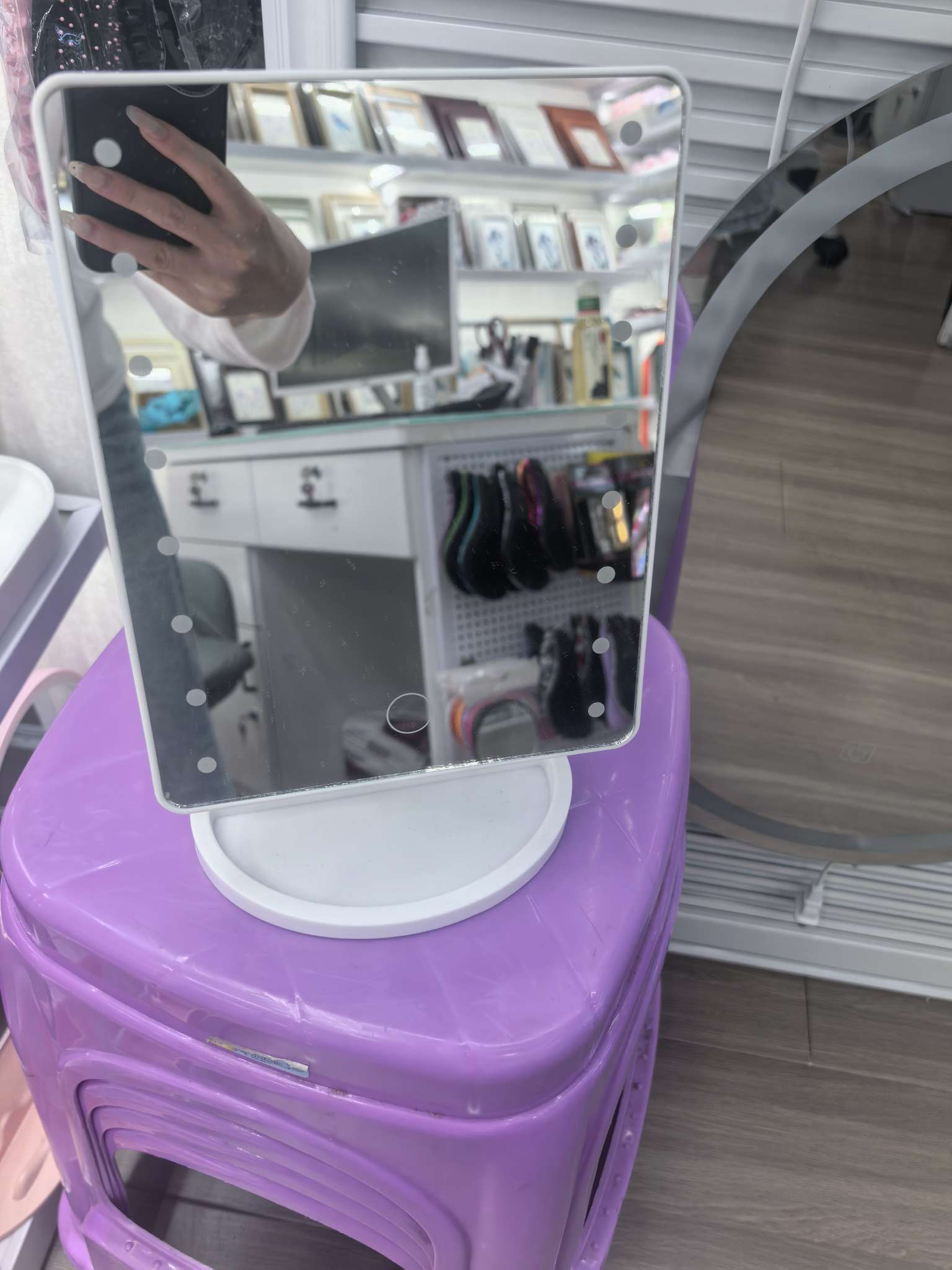 White makeup mirror with light, LED lighting, dimmable portable dressing mirror detail image 1
