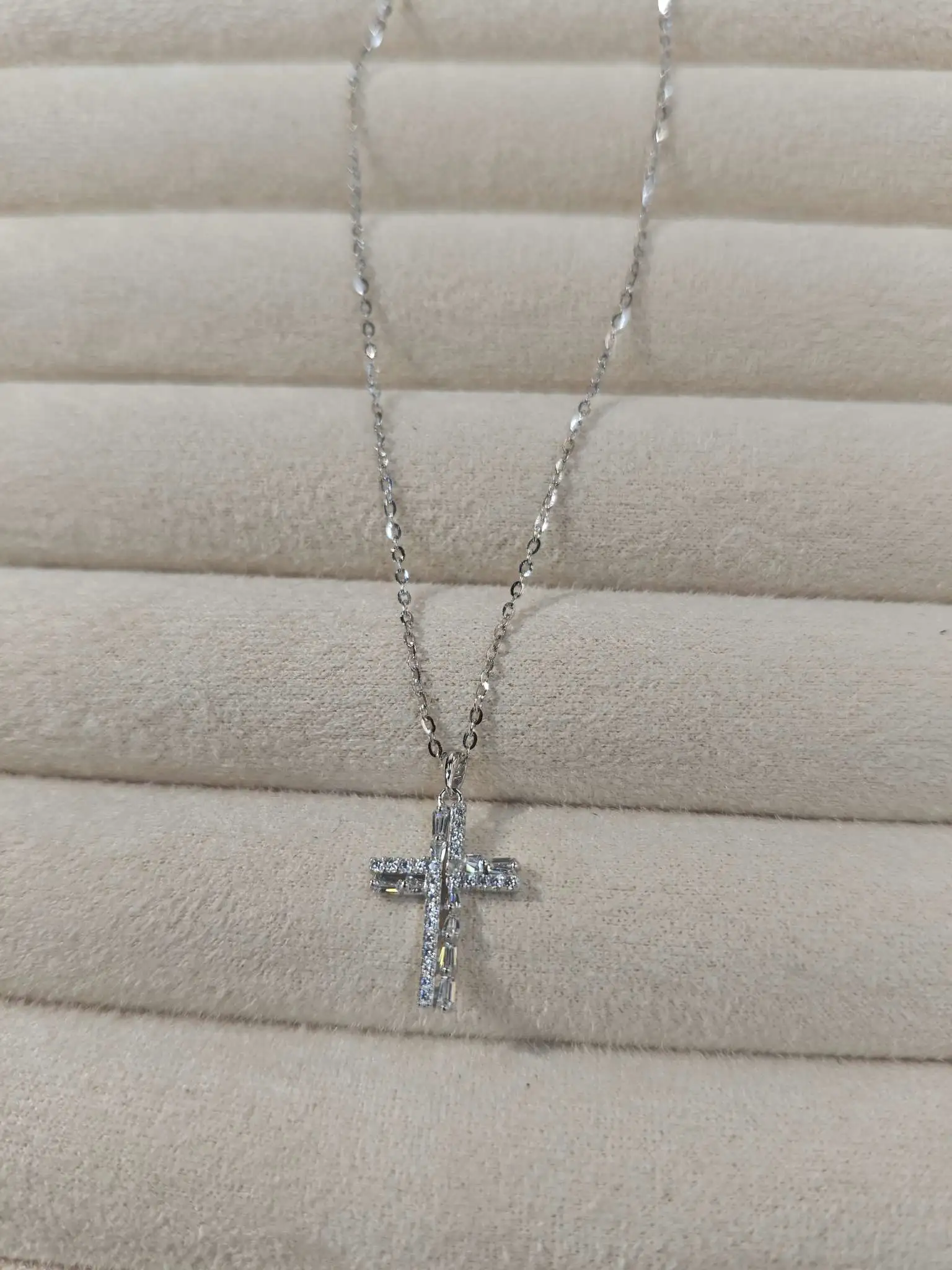 Influential new silver necklace, light luxury and elegant cross S925 silver necklace detail image 2