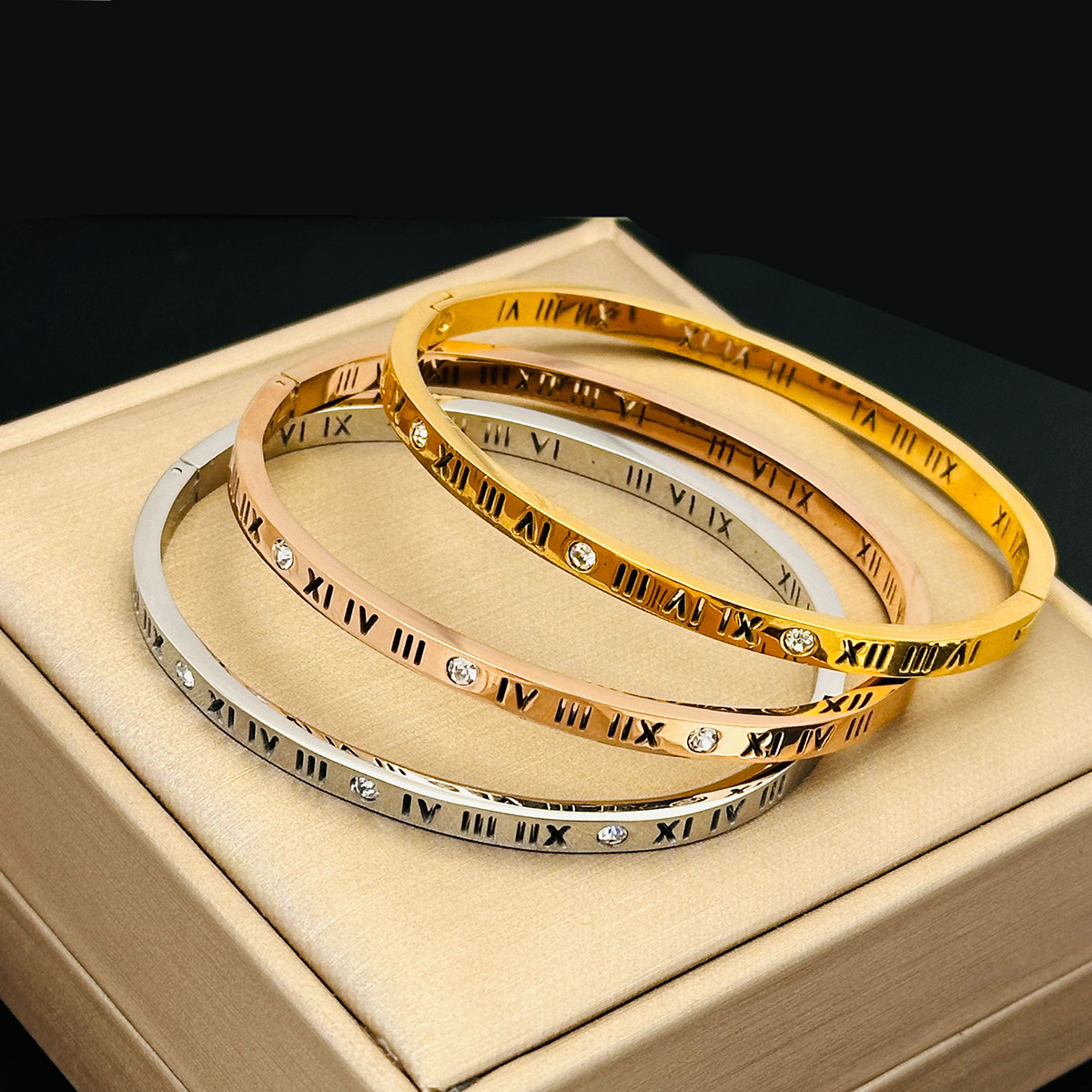 Titanium steel bracelet, fashionable and individual, Roman letters do not fade, Korean simple women's bracelet with accessories, men's European and American style Item Picture
