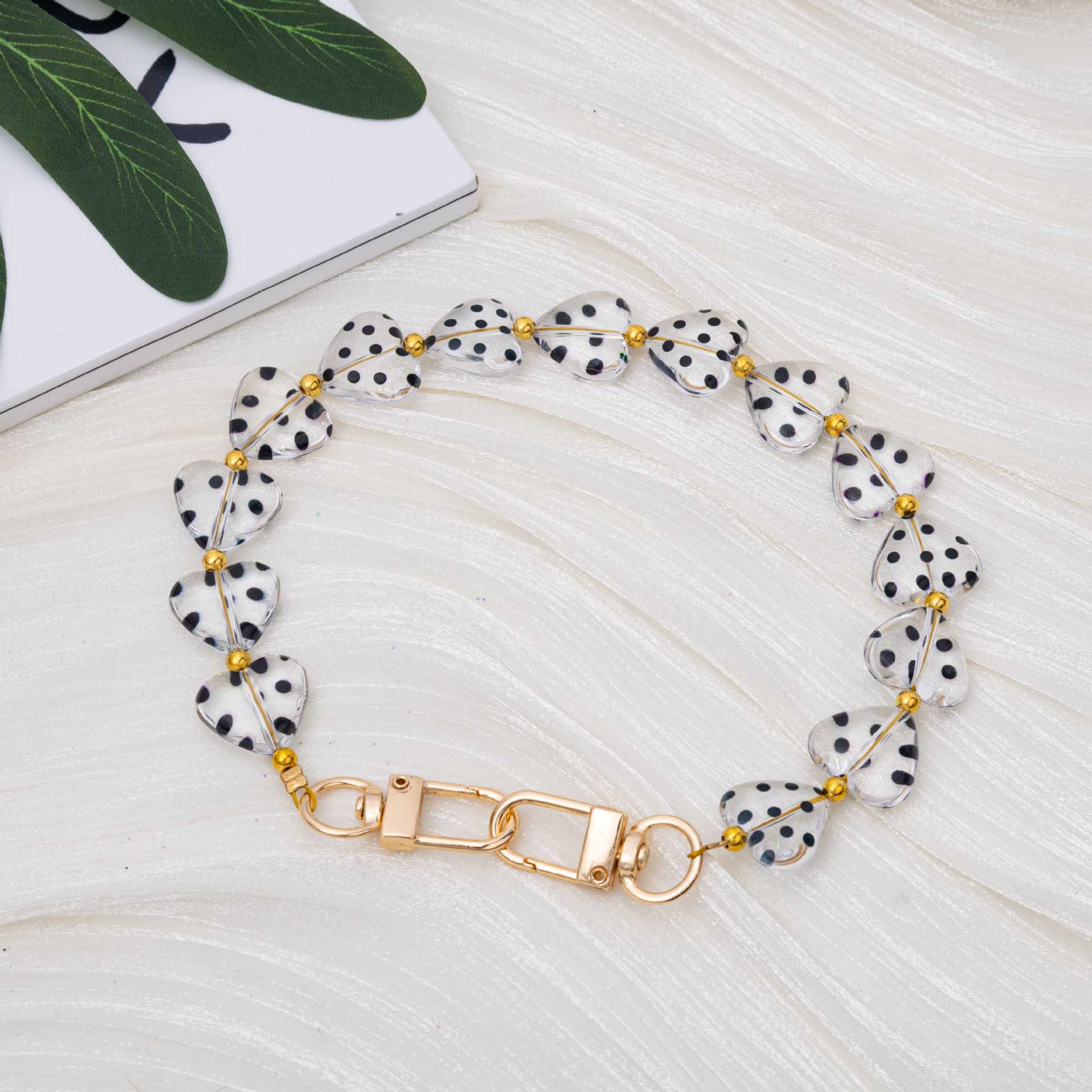 New dopamine-shaped luggage pendant, phone case, keychain, lanyard, anti-drop phone chain, high-end accessory Application Scenario