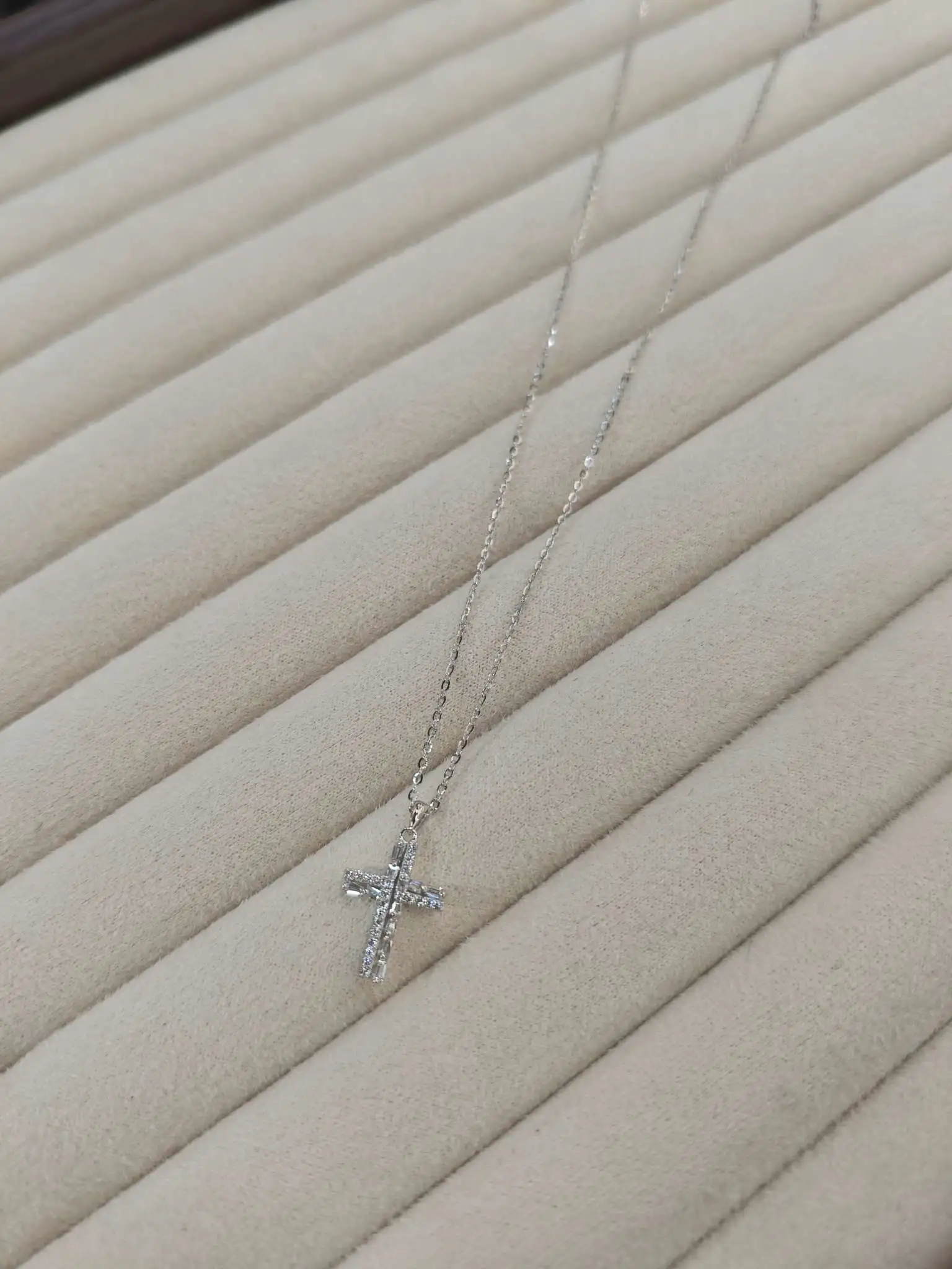 Influential new silver necklace, light luxury and elegant cross S925 silver necklace detail image 3