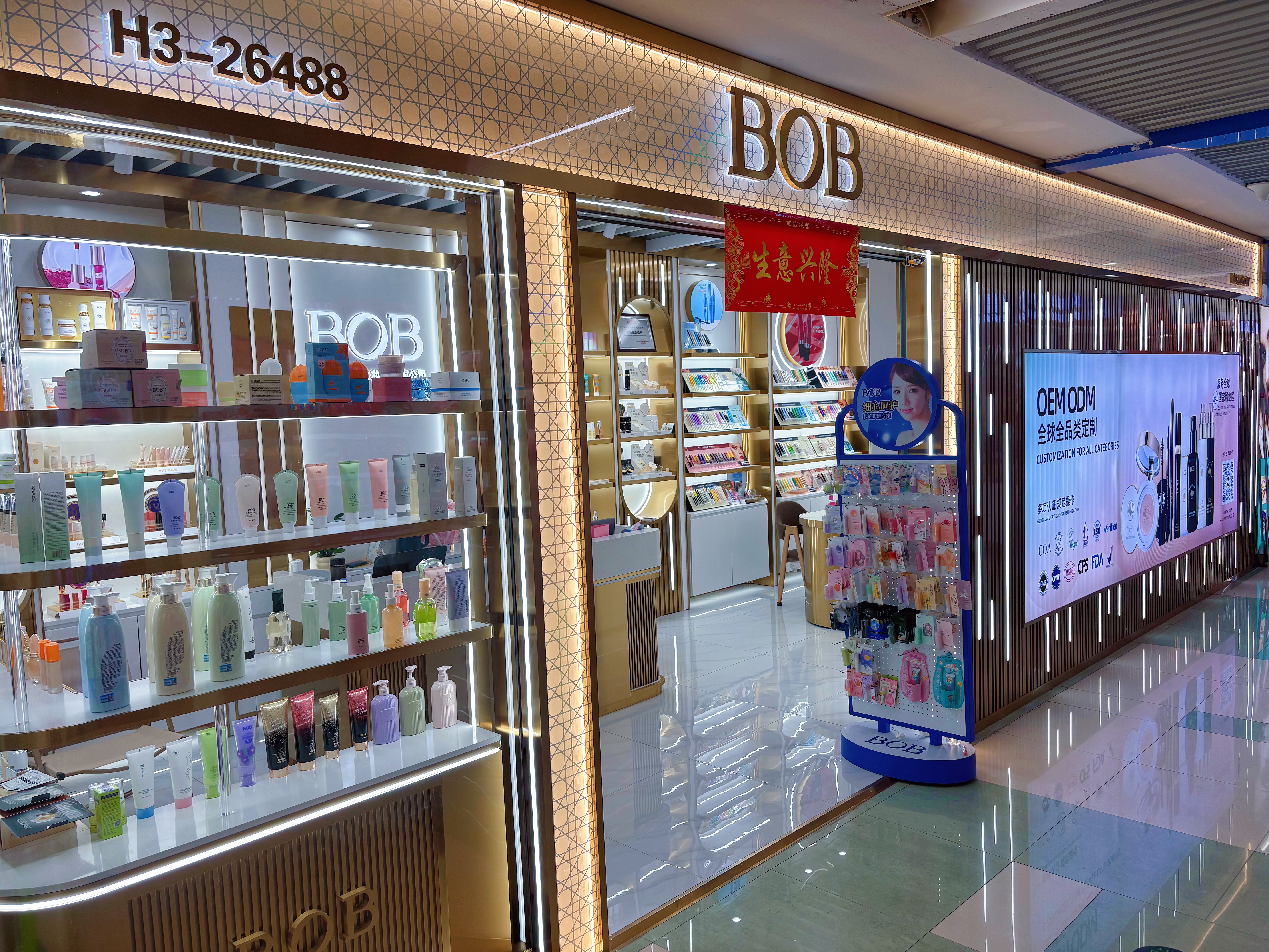 BOB Cosmetics Head Store