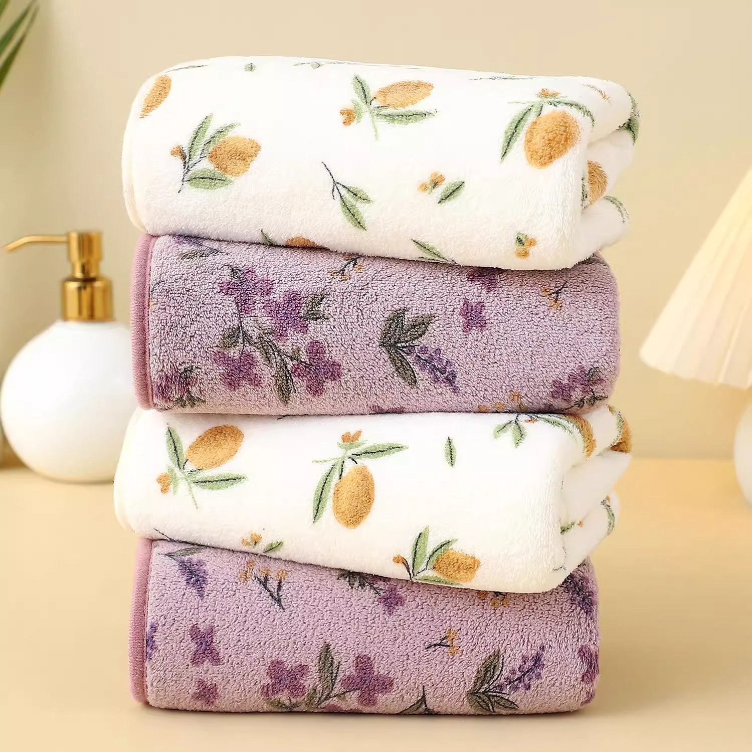 The small floral series bath towel is extra-thick, soft and absorbent, suitable for both home and commercial use. It is a coral fleece bath cap towel Specification image