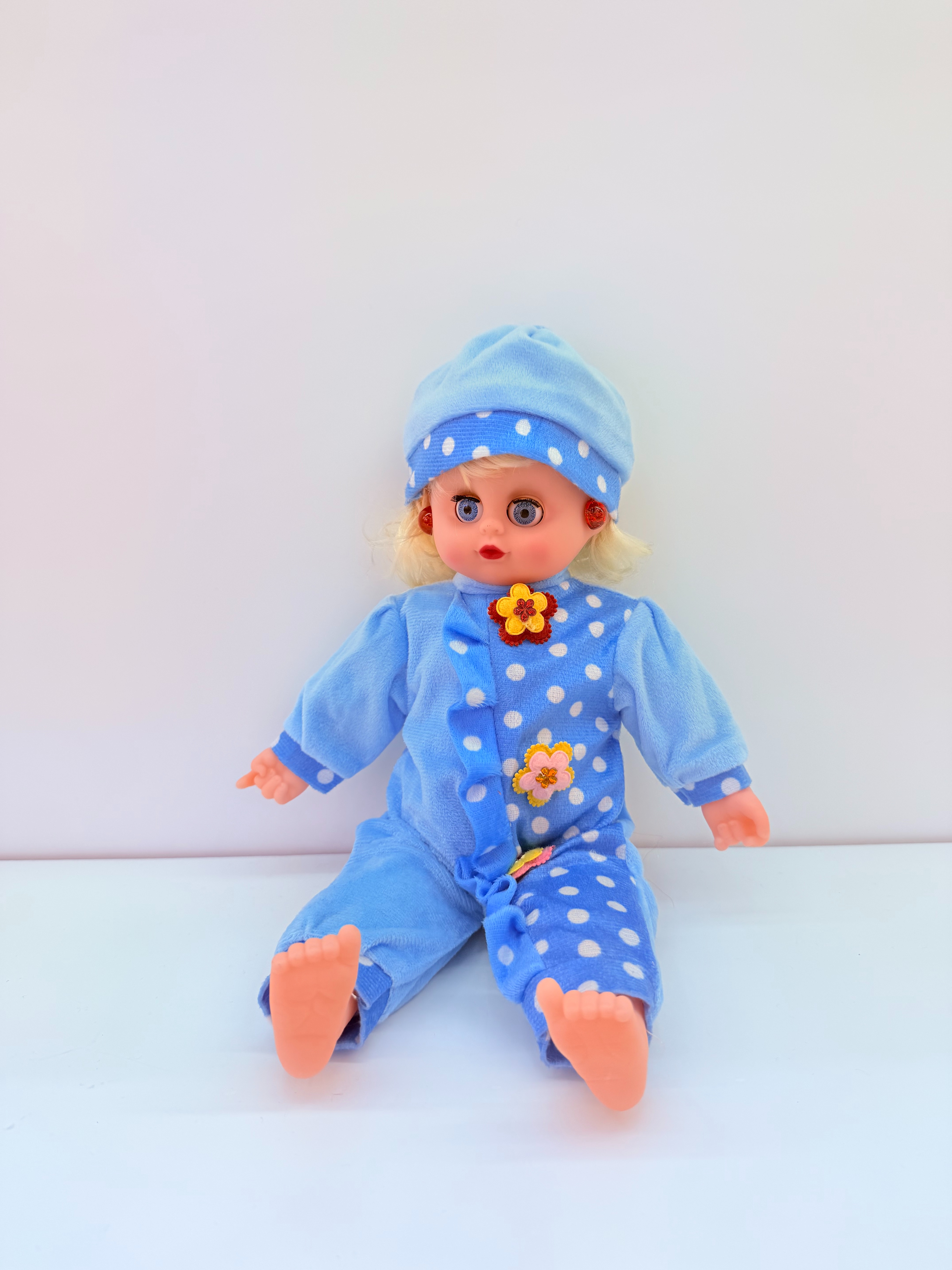 The medium-sized simulation light band girl doll with light band music in the doll series is a bestseller in foreign trade details Picture