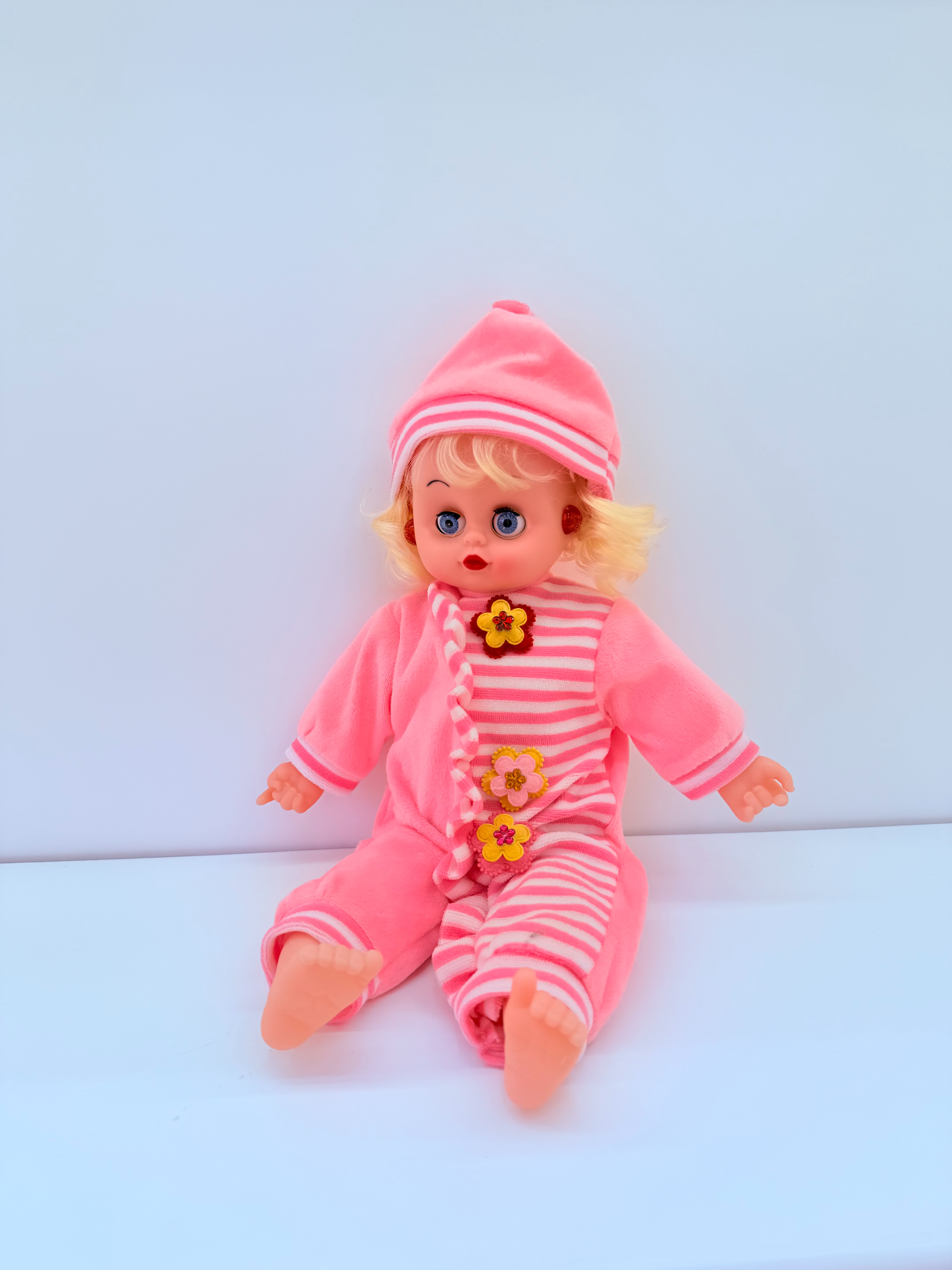 The medium-sized simulation light band girl doll with light band music in the doll series is a bestseller in foreign trade Item Picture