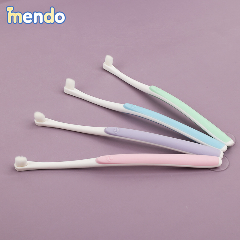 En stock pet toothbrush cat dog limpieza oral para perros pequeña cabeza de plástico pelo suave pet toothbrush pet supplies wholesale Application Scenario
