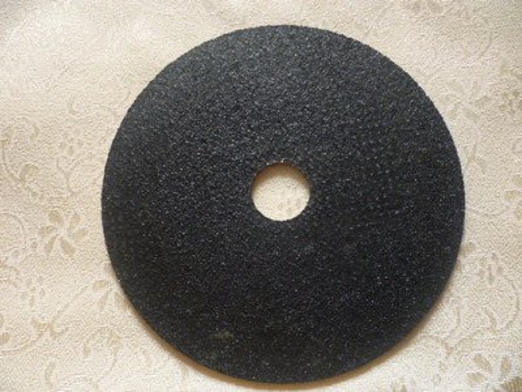 Black sandpaper discs, foam particles, foam beads, grinding and polishing consumables Black sandpaper discs, foam particles, foam beads, grinding and polishing consumables
