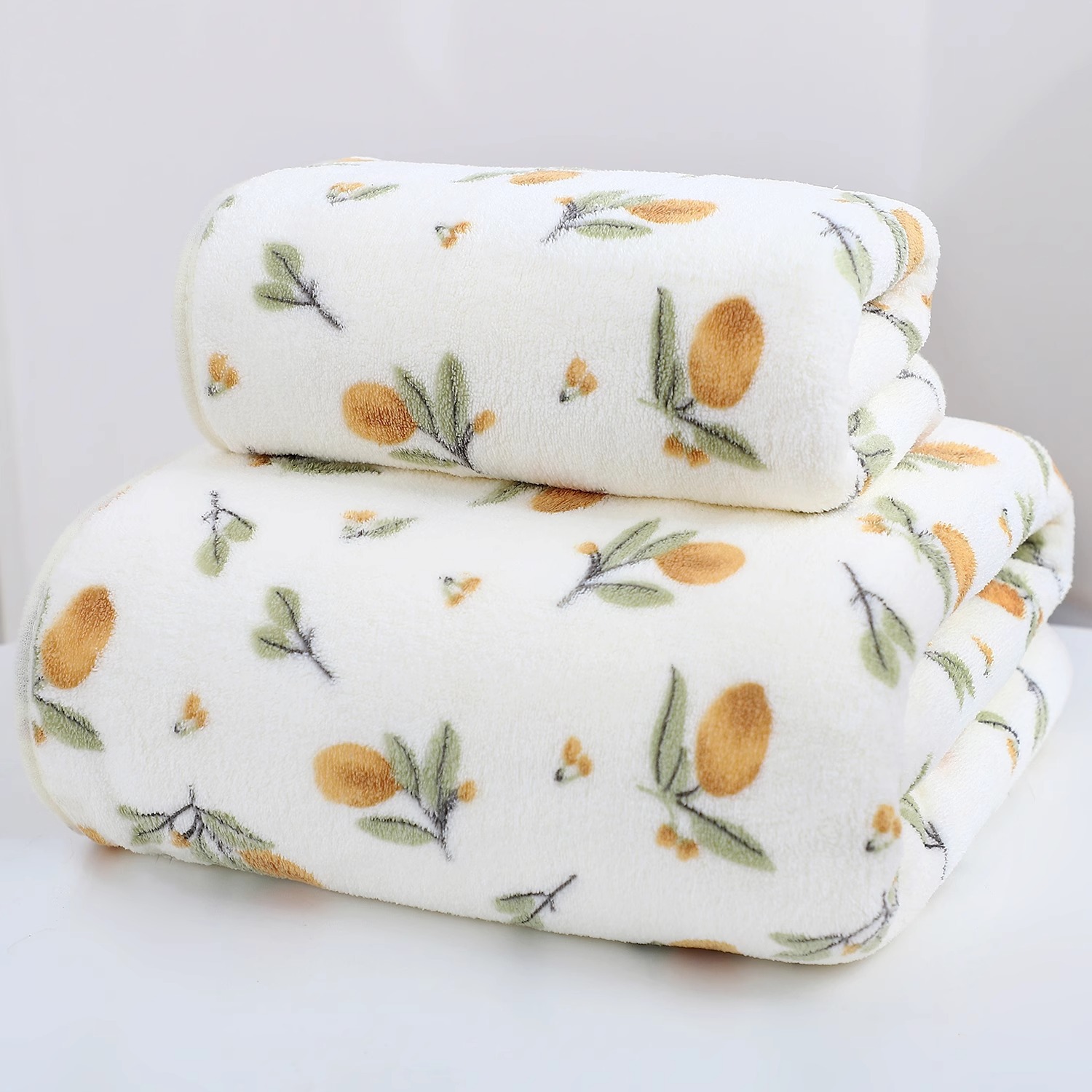 The small floral series bath towel is extra-thick, soft and absorbent, suitable for both home and commercial use. It is a coral fleece bath cap towel details Picture