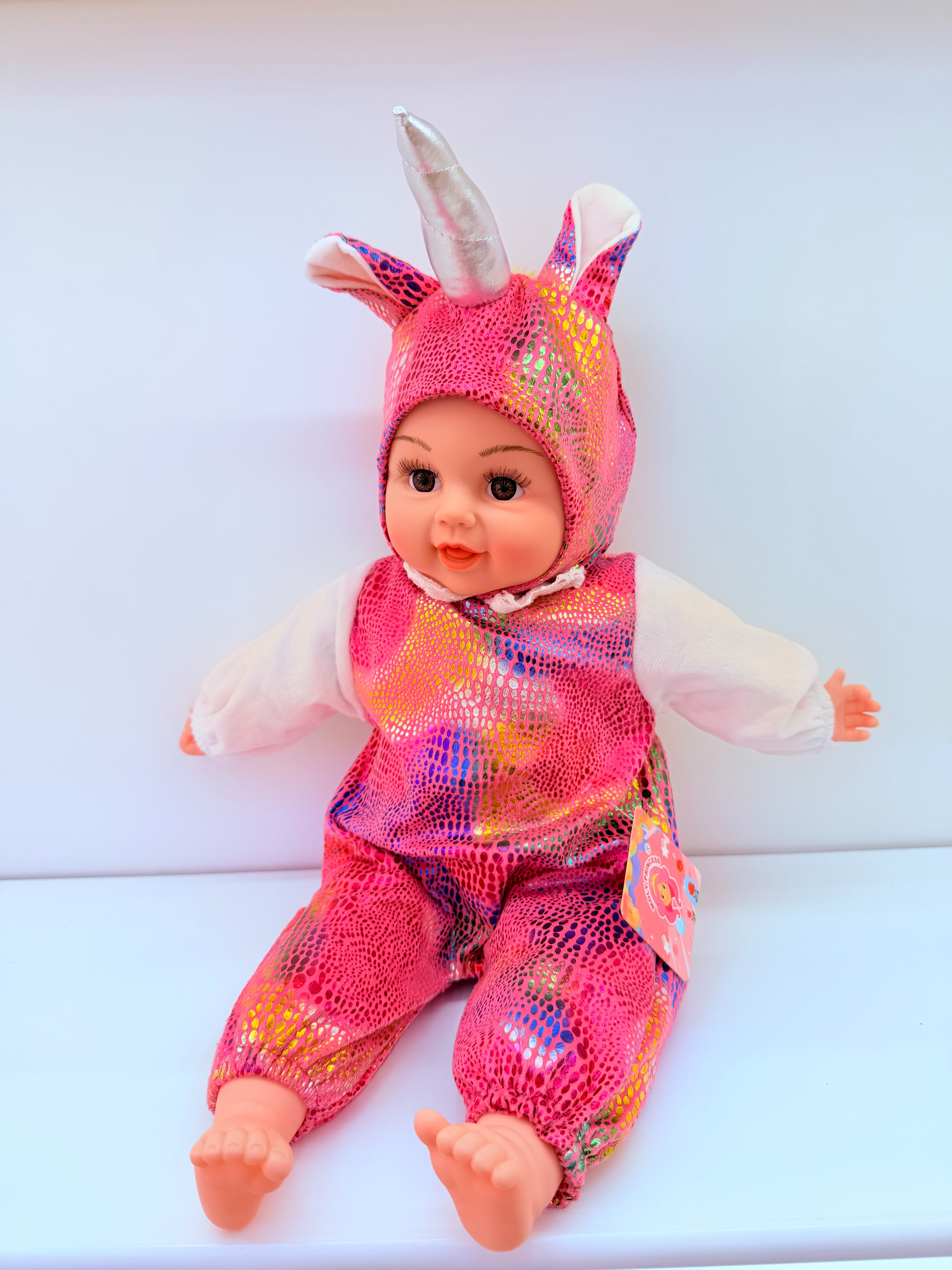 The lacquered unicorn doll with musical fabric is soft and comes in a variety of colors. It is a cute and heartwarming doll that is a bestseller in foreign trade details Picture