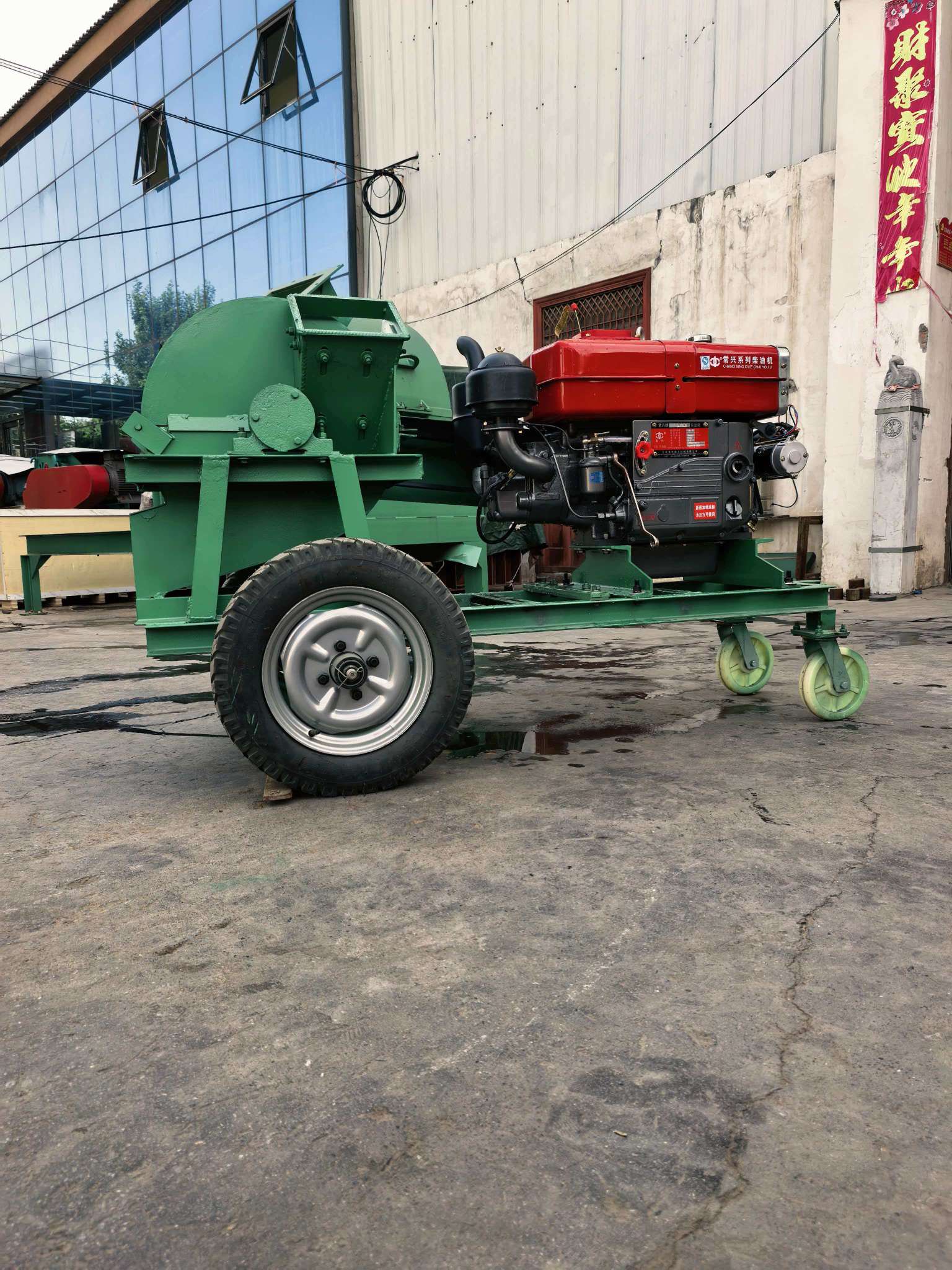 农业机械其他类型机械设备通用工业设备出口供应木材破碎机 园林树枝粉碎机 中型移动碎枝机 柴电两用 源头工厂 