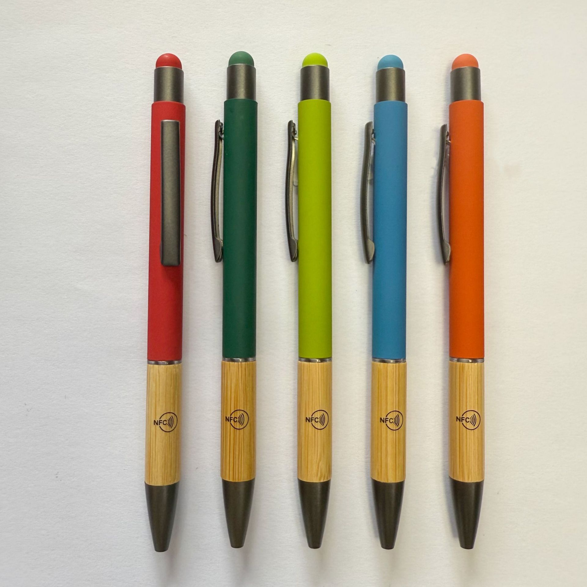 NFC bamboo and wood pen, eco-friendly ballpoint pen, metal capacitive touch pen, aluminum pen, hotel advertising gift ballpoint pen, NFC smart ballpoint pen with NFC chip, can be leaned against by mobile phone full figure