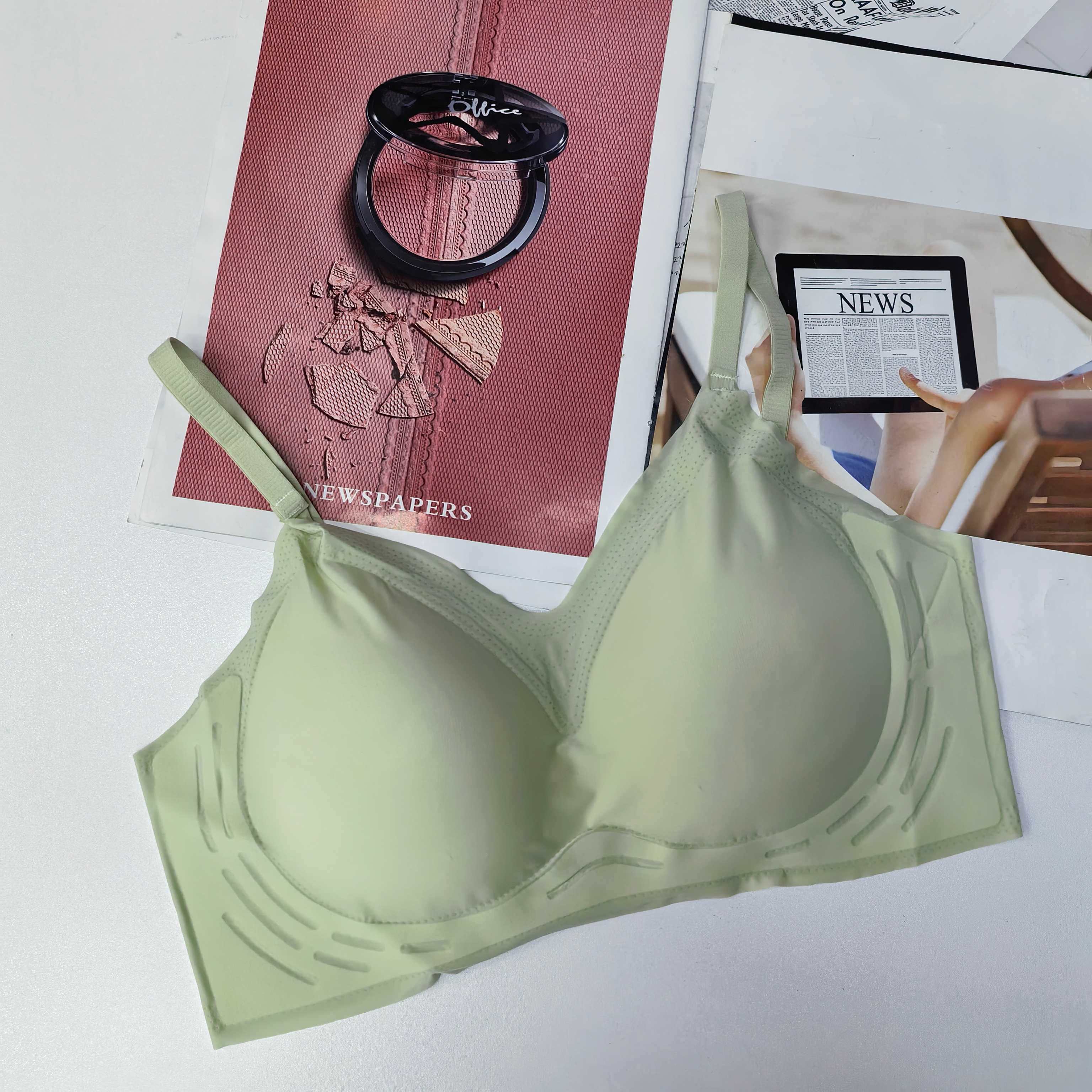 059# Foreign trade Soft Support, Light, breathable, cool, seamless lingerie, women's ice silk, no steel ring, anti-sagging, top support lift bra QNI Application Scenario