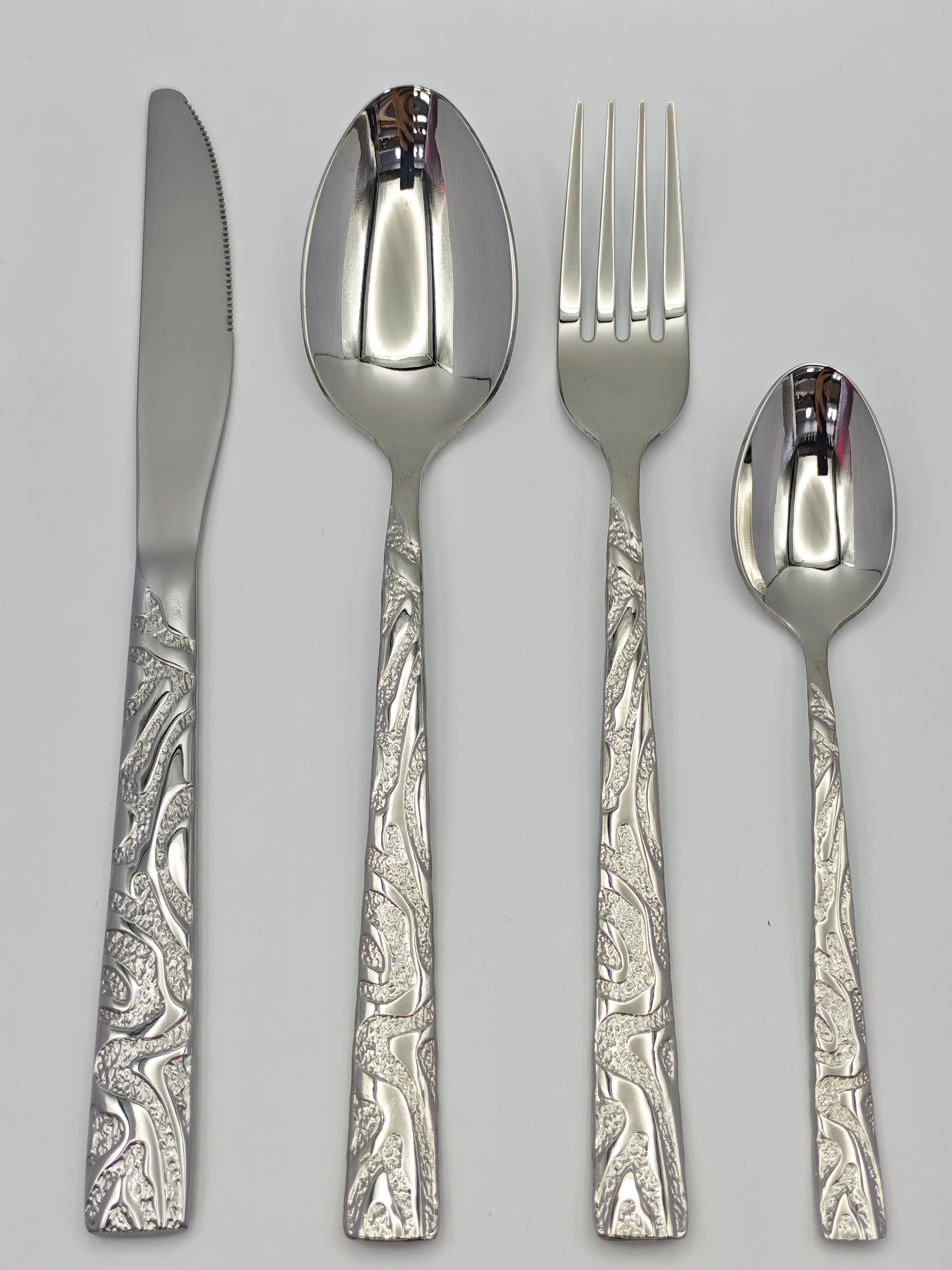 Silver stainless steel hotel knife and fork set, including knife and fork, large and small spoons, black gift box, 24pieces set of fine products Item Picture