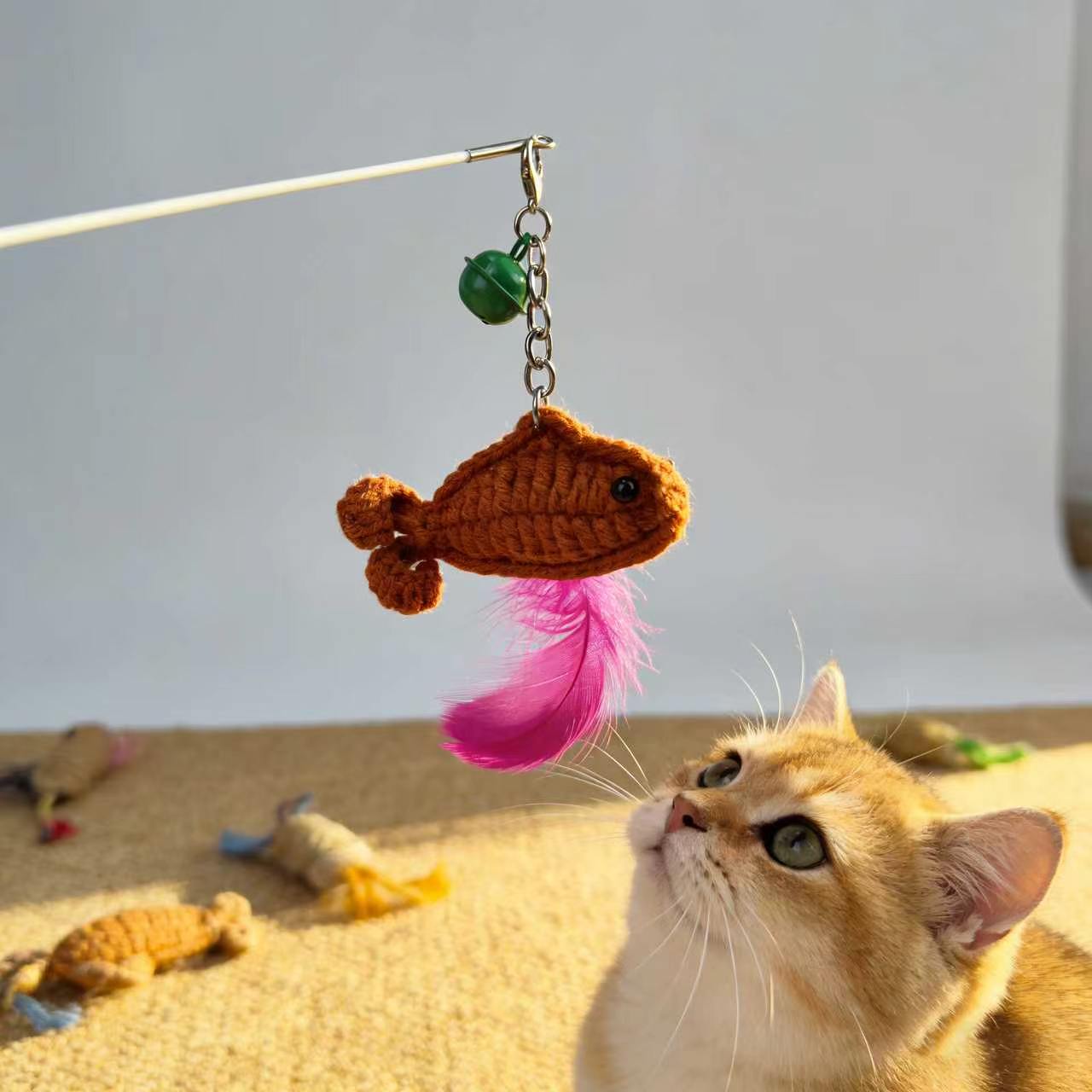 Cross-border best-selling cat toys, bell sound toys, feather knitted cat toys, cat toys, pet handicrafts details Picture