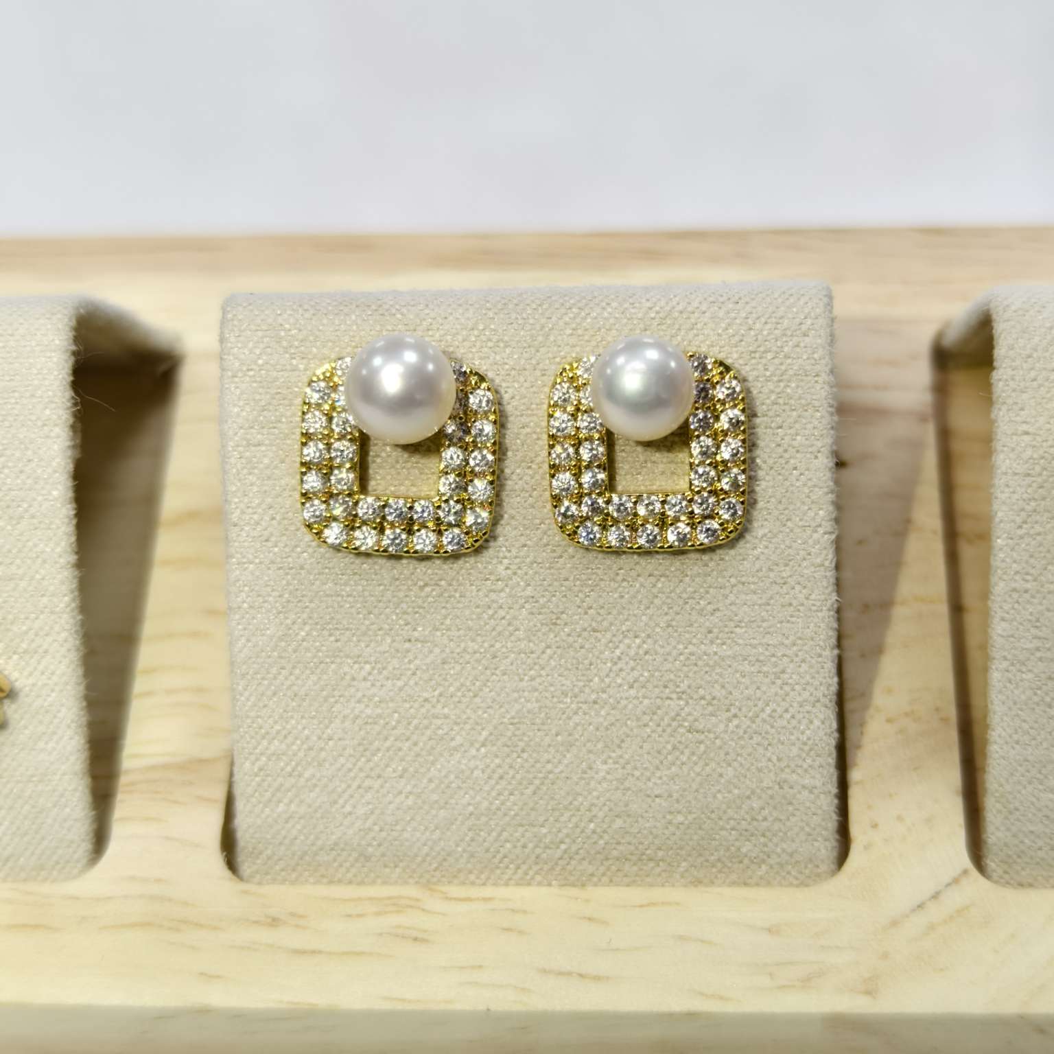 Pearl 925 silver earrings for women, long and elegant earrings, light luxury, suitable for daily commuting Item Picture