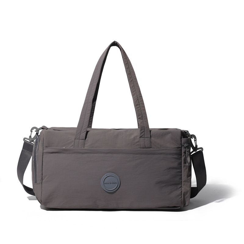The new crossbody bag is simple, versatile, lightweight and has a large capacity. It is made of nylon fabric, a single-shoulder mummy bag, a commuting travel crossbody bag, a fitness bag, a yoga bag and a storage bag Application Scenario
