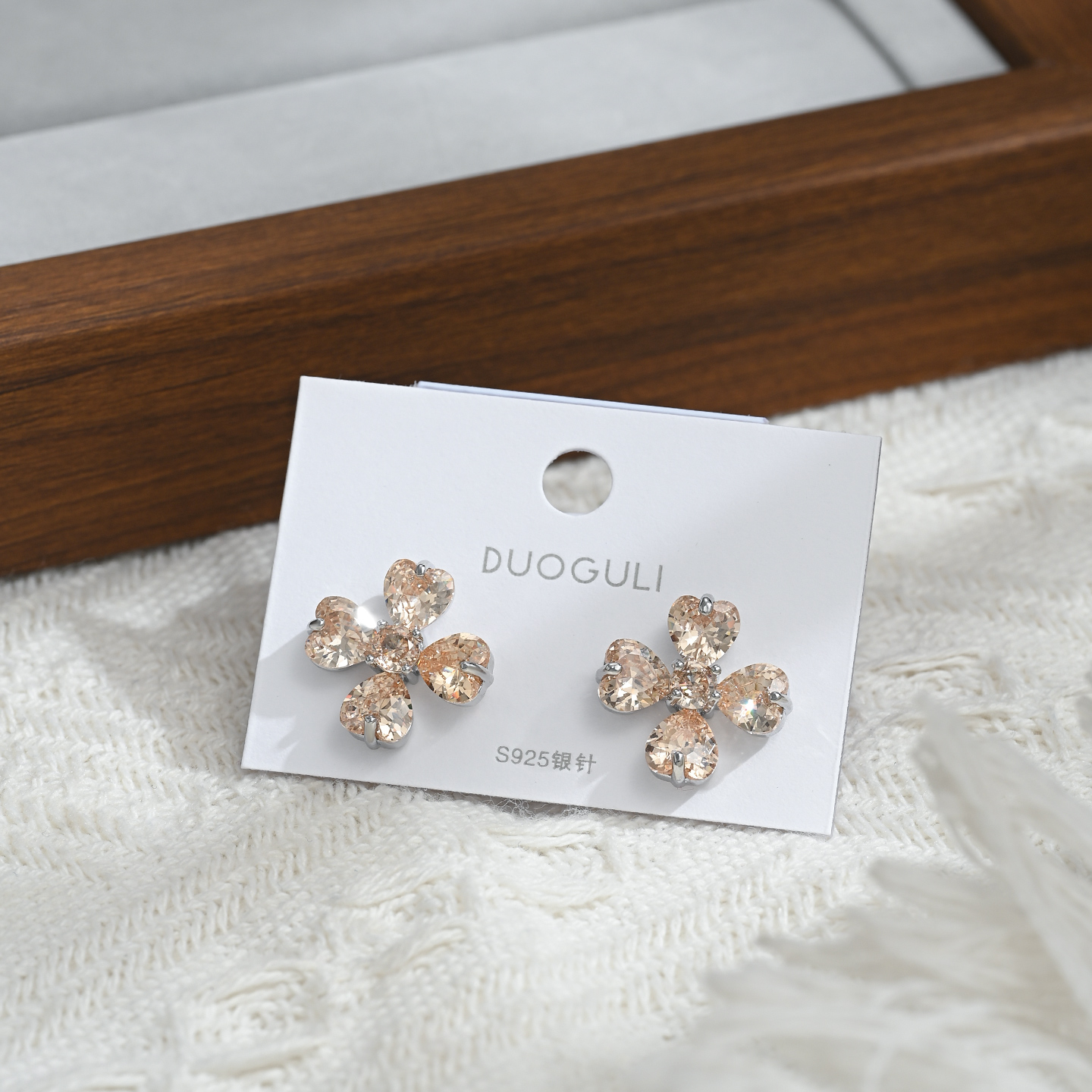 New high-end luxury evening four-leaf clover daily versatile stud earrings