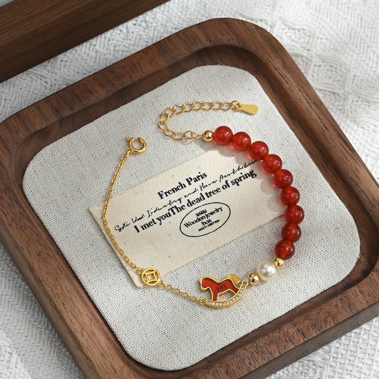 سوار أحمر ذهبي جديد، سوار خيول Item Picture