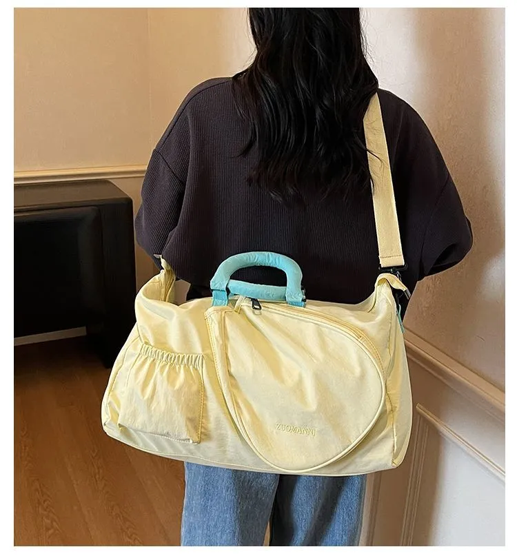 High-color-blocking, good-looking travel bag, large-capacity, fashionable hand-held, lightweight sports bag, versatile commuting badminton bag detail image 6
