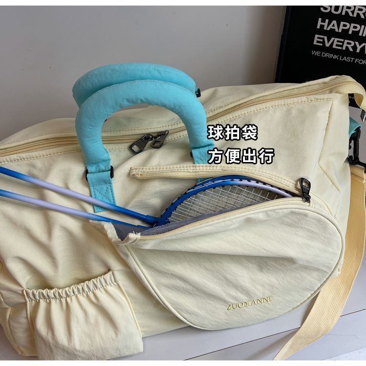 High-color-blocking, good-looking travel bag, large-capacity, fashionable hand-held, lightweight sports bag, versatile commuting badminton bag detail image 3