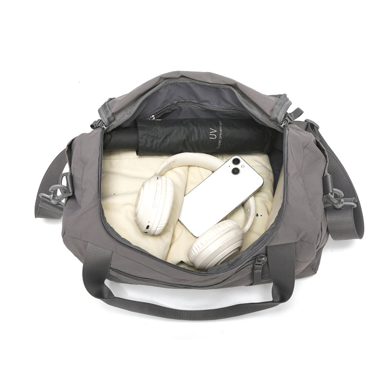 Short-distance travel bag, fitness bag, fashionable sports bag, dry and wet separation, large-capacity pressure-reducing hand-held travel bag with shoe compartment Application Scenario