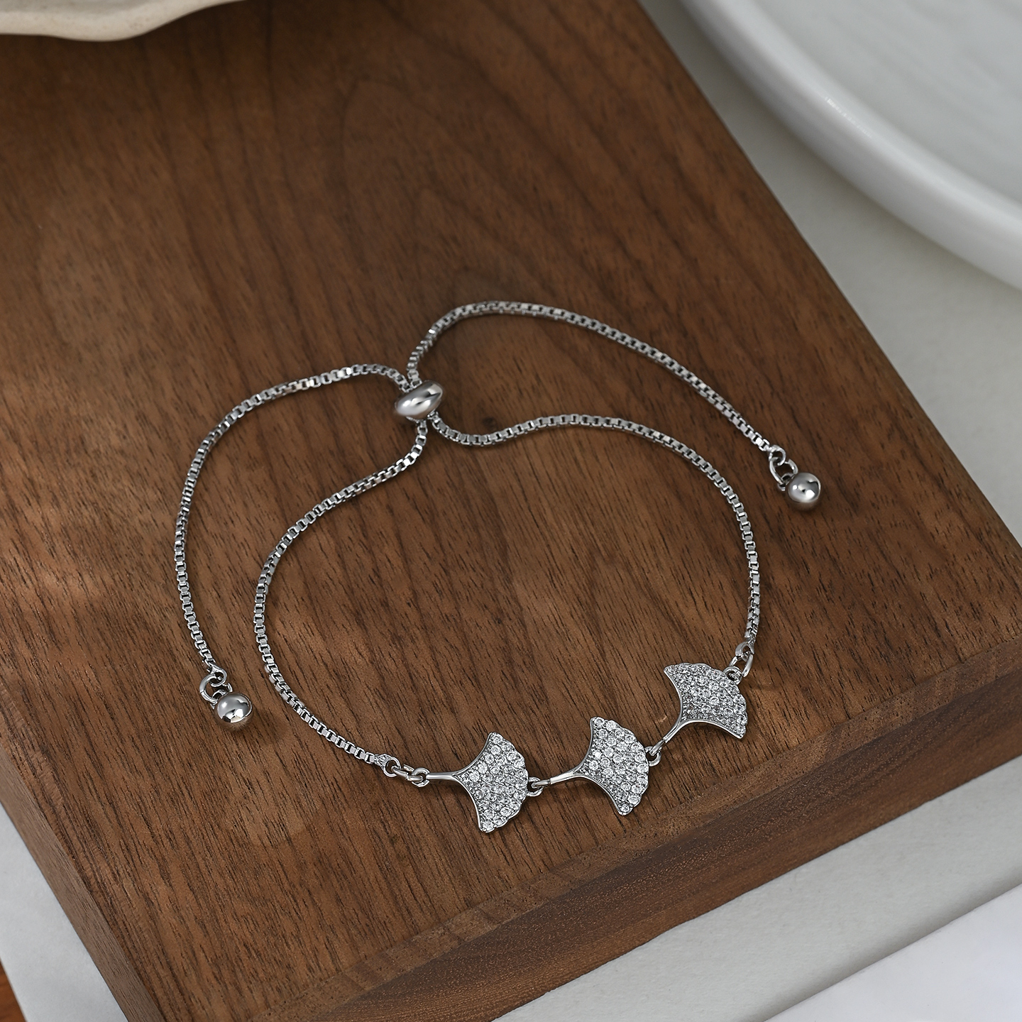 The 2026 new retro luxurious pull-out fan-shaped bracelet is a versatile daily accessory Specification image