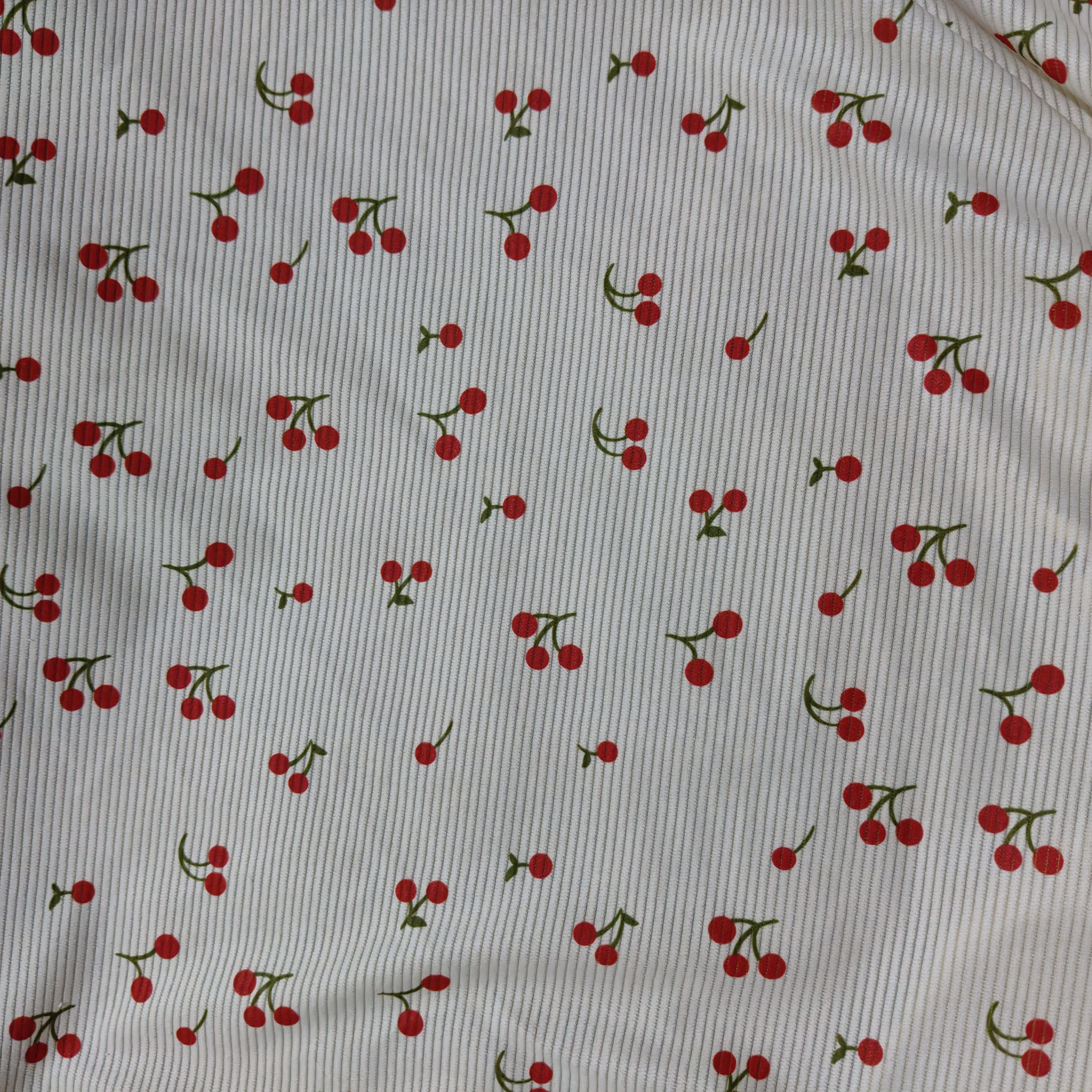 1. Soft, soft, skin-friendly, loose long-sleeved pajama set for women with strawberry heart and cherry print patterns Item Picture