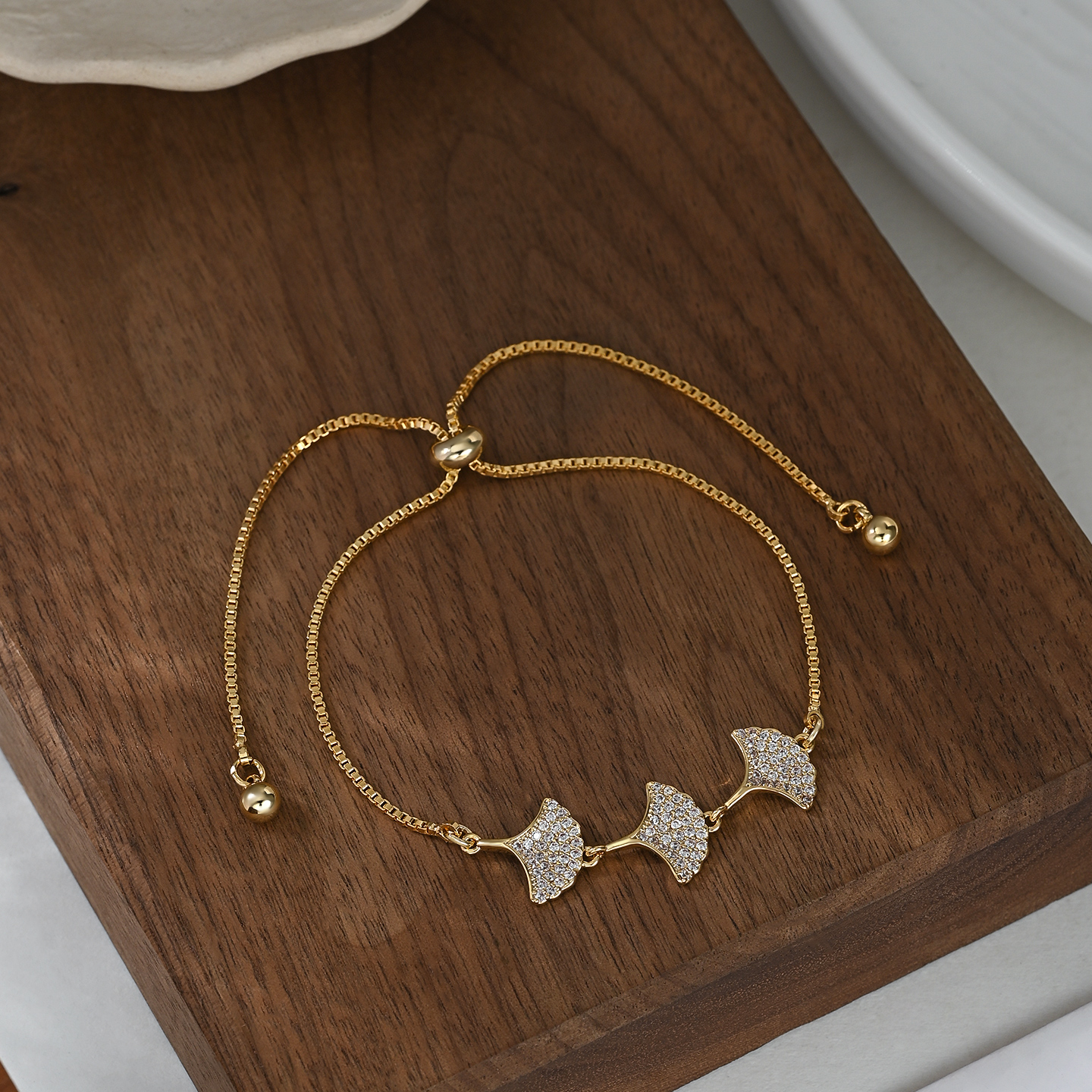 The 2026 new retro luxurious pull-out fan-shaped bracelet is a versatile daily accessory details Picture