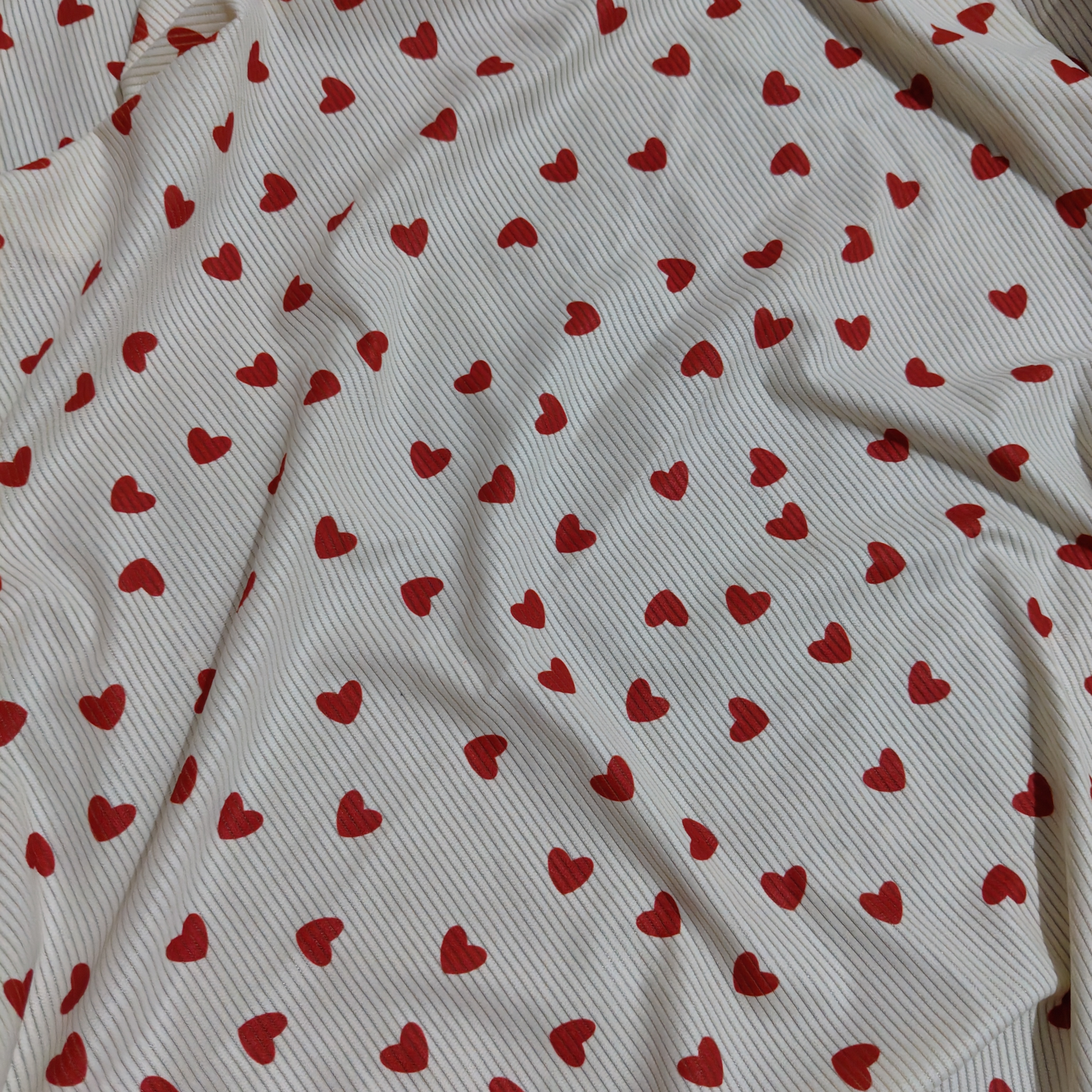 1. Soft, soft, skin-friendly, loose long-sleeved pajama set for women with strawberry heart and cherry print patterns Application Scenario