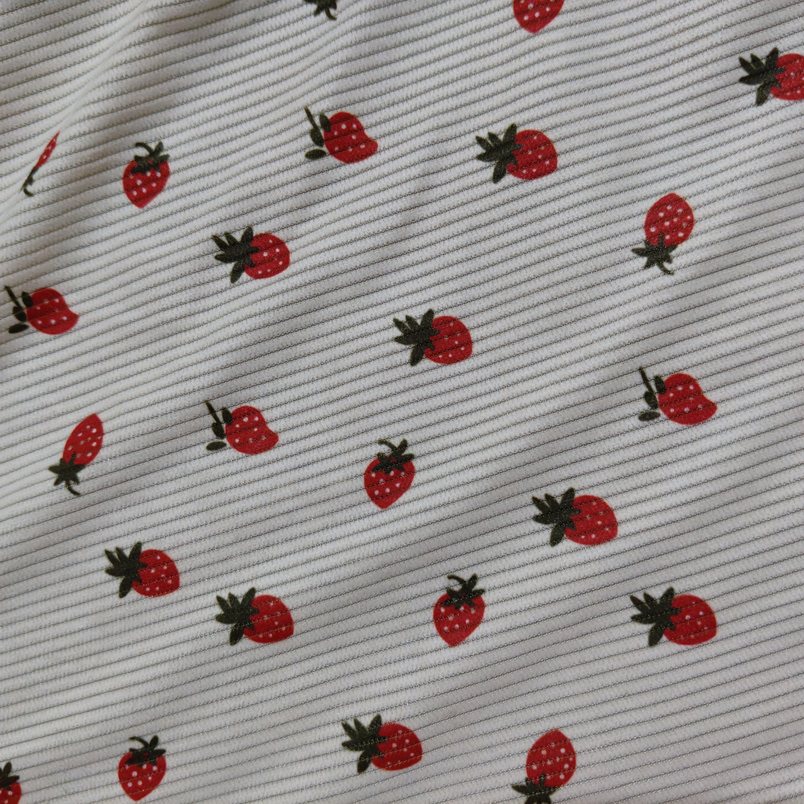 1. Soft, soft, skin-friendly, loose long-sleeved pajama set for women with strawberry heart and cherry print patterns detail image 6