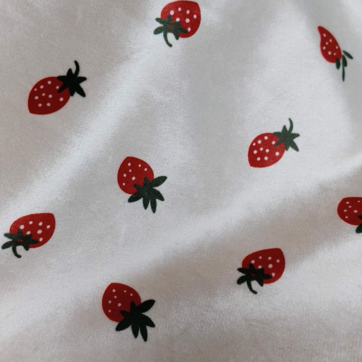 1. Soft, soft, skin-friendly, loose long-sleeved pajama set for women with strawberry heart and cherry print patterns detail image 9