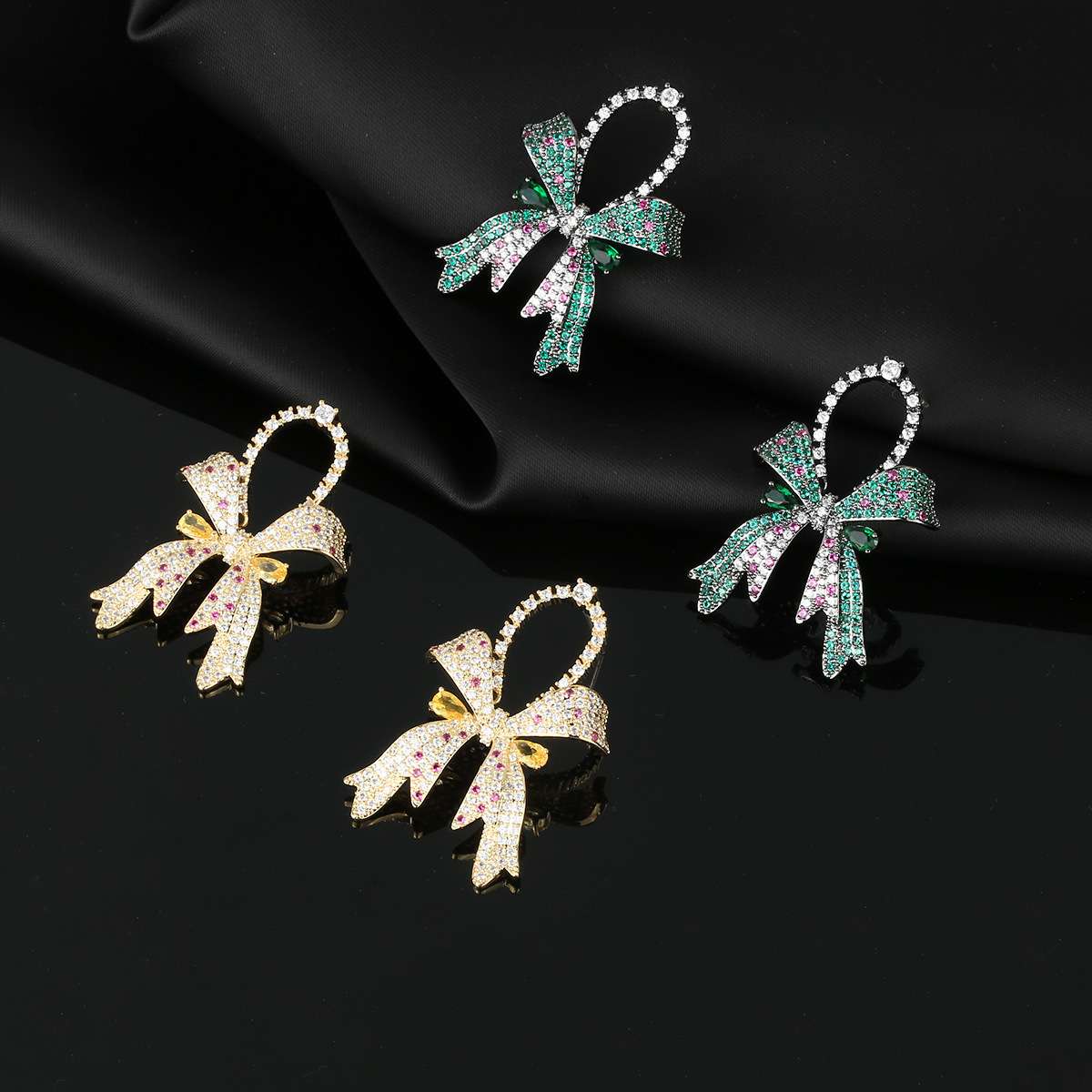 The colorful bow and diamond-encrusted jewelry exudes a fashionable, sweet and girlish style detail image 1